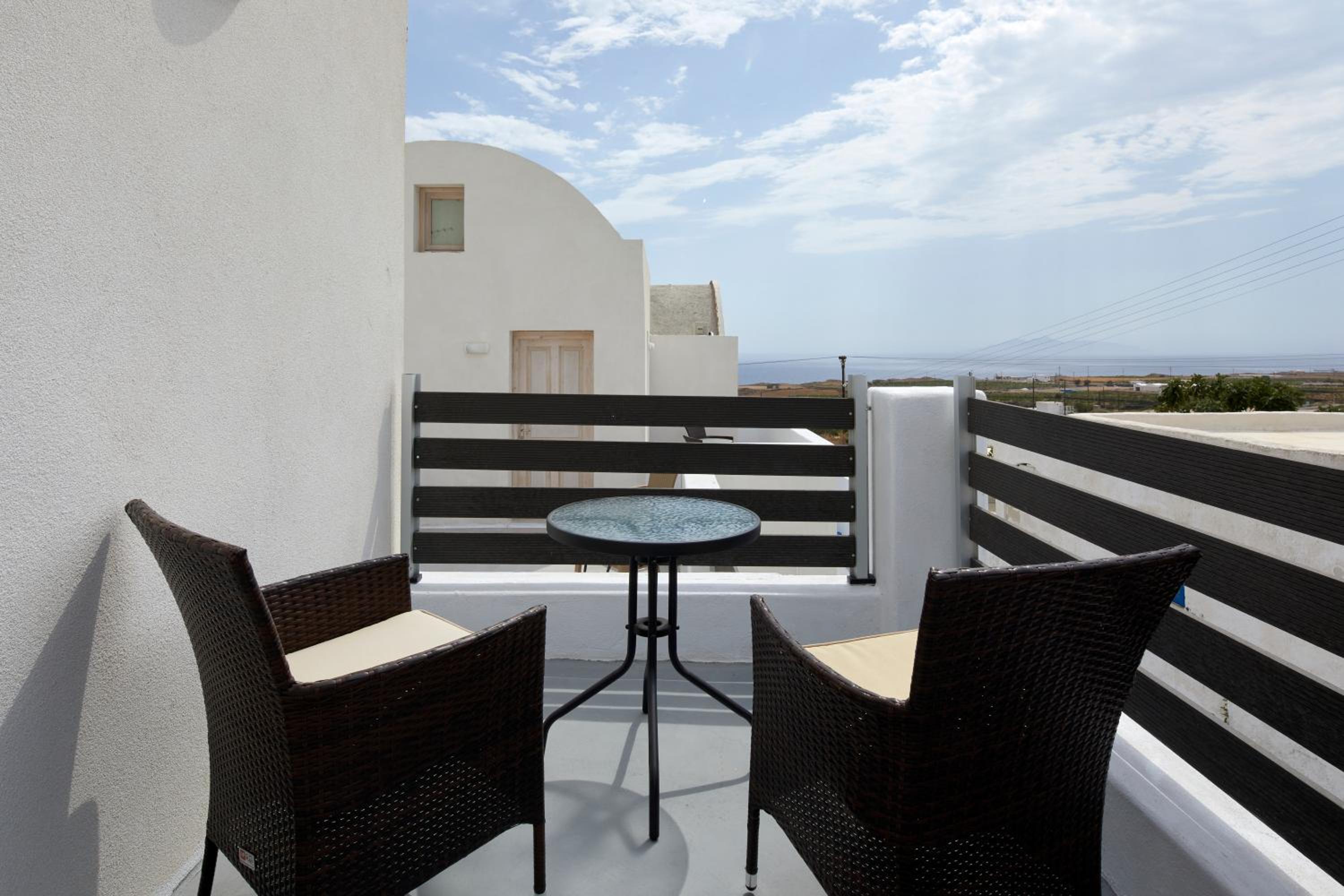 Executive Suite with Balcony and Sea View - Photo 4