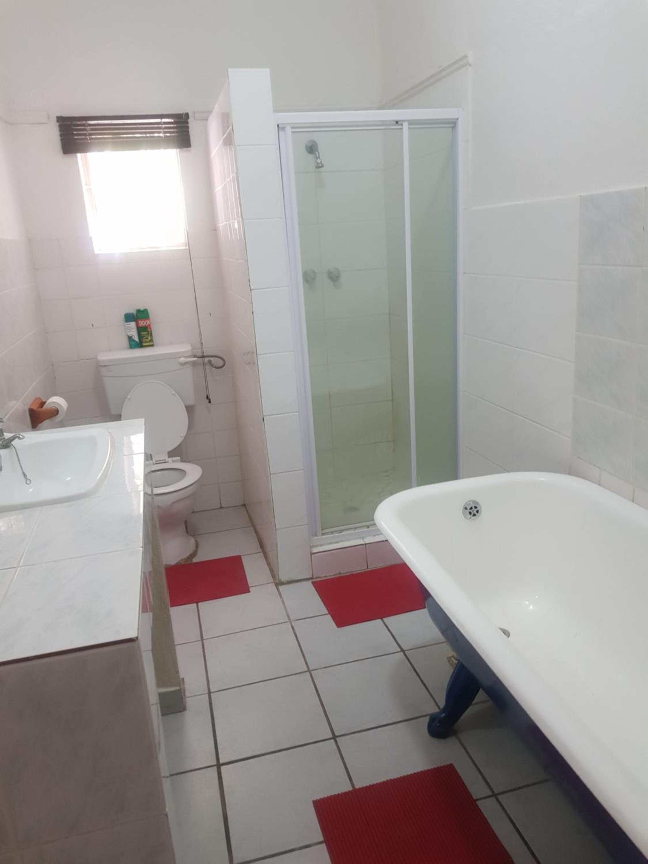 Family Room with Private Bathroom photo 2