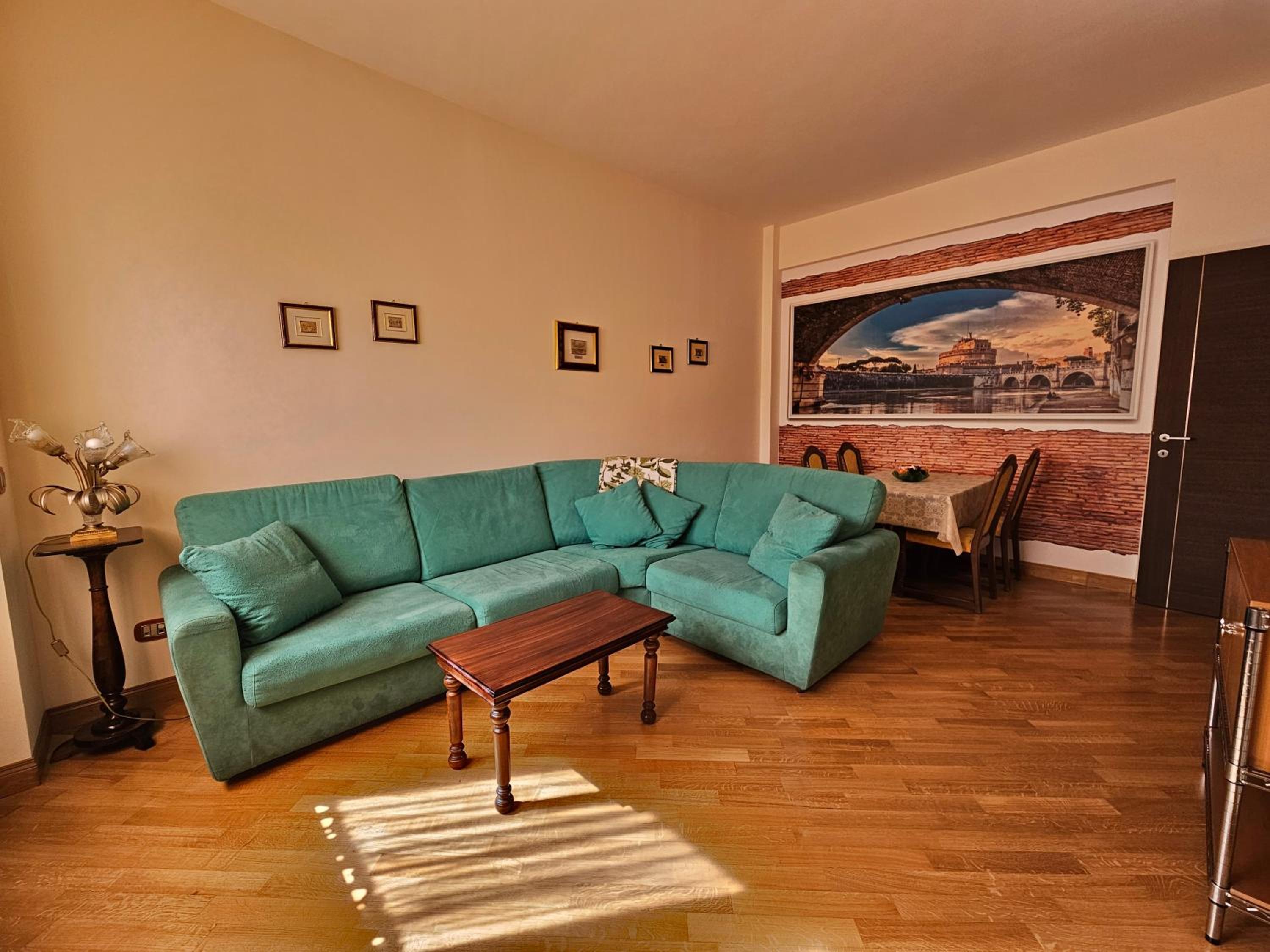 One-Bedroom Apartment photo 1