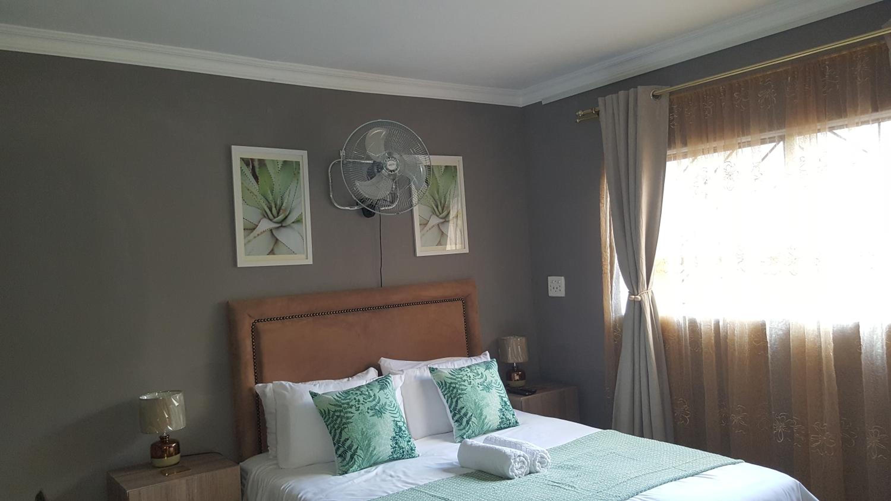 Standard Queen Room photo 1