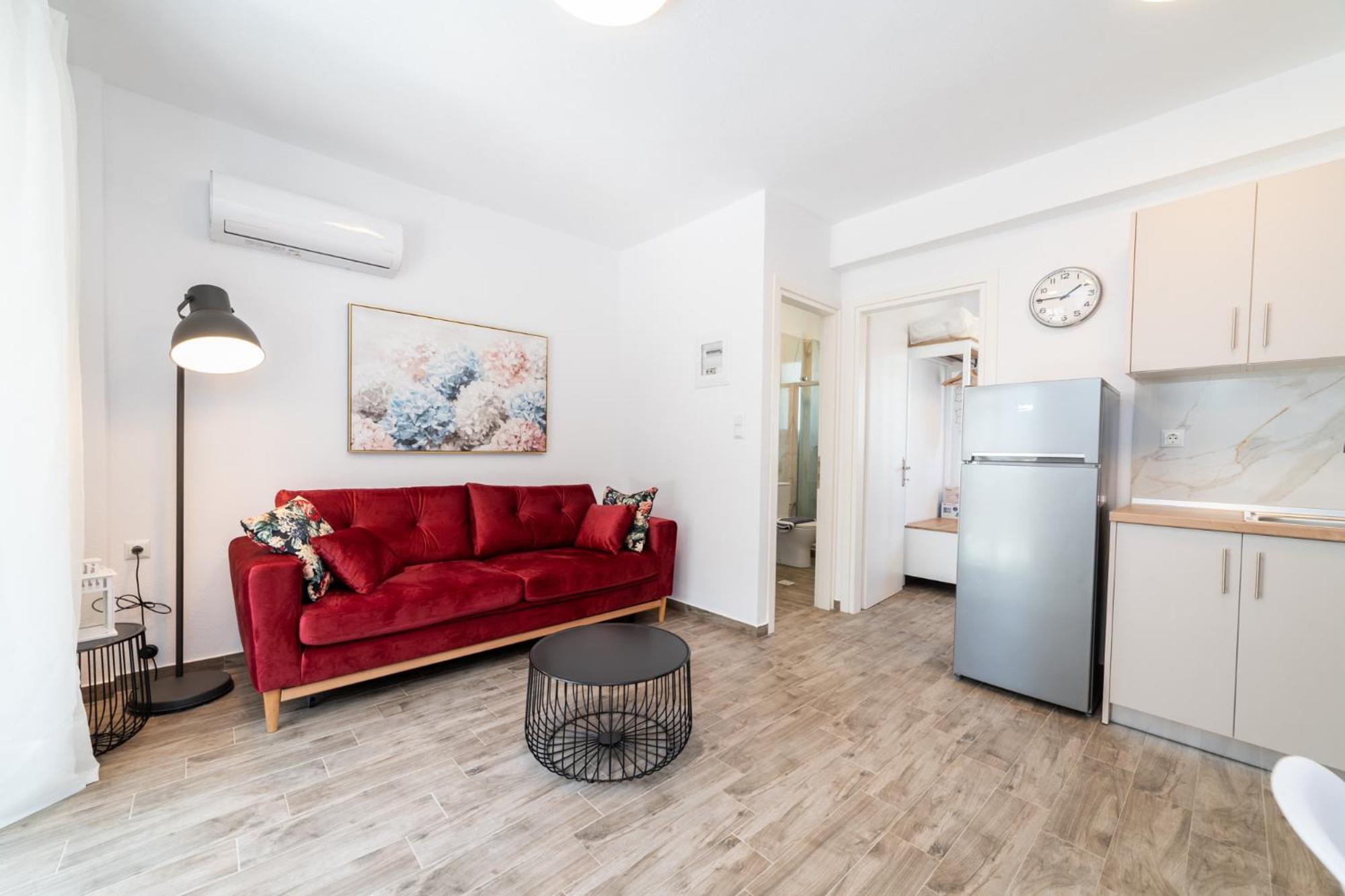 One-Bedroom Apartment photo 1