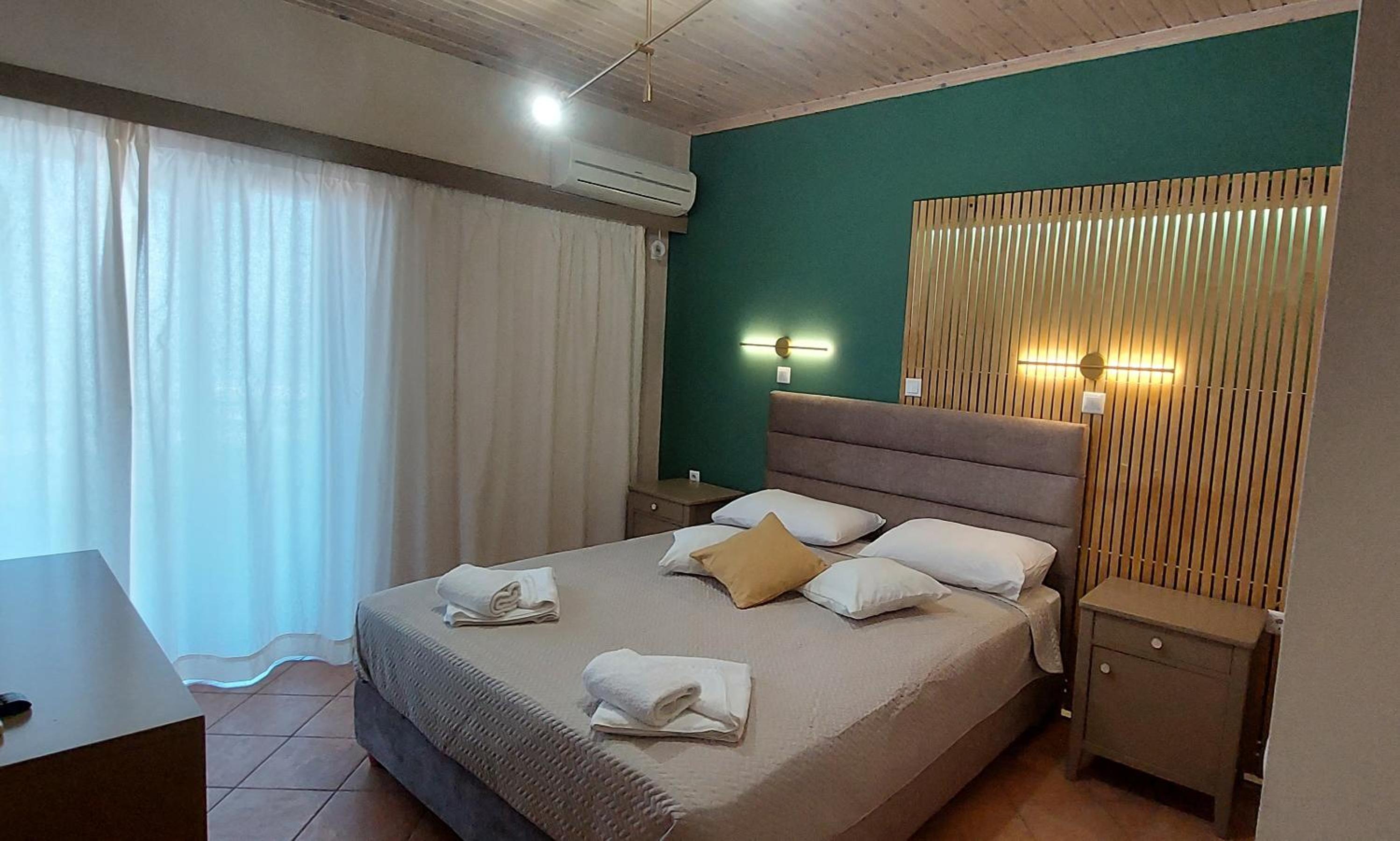 Deluxe Double Room with Balcony and Sea View photo 1