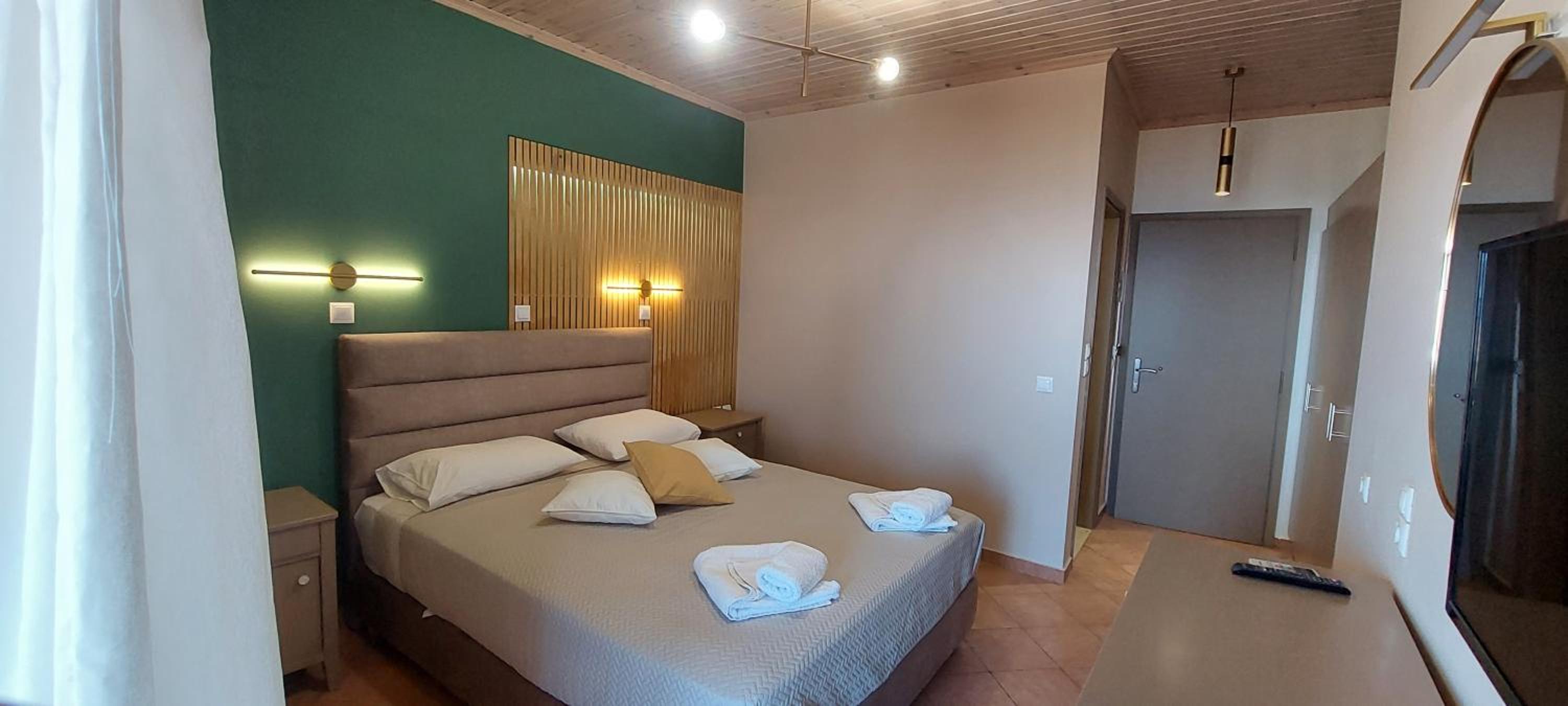 Deluxe Double Room with Balcony and Sea View photo 3