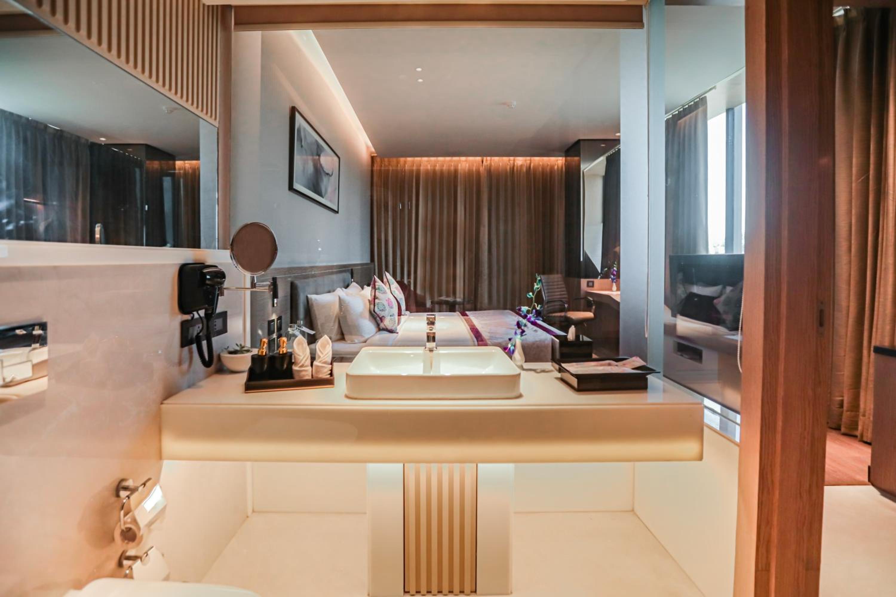 Premium Executive Room ( Pick and Drop-off To Golden Temple- Complimentary One Time ) photo 3