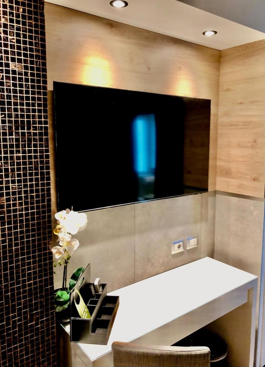 Superior Double Room thumbnail 5