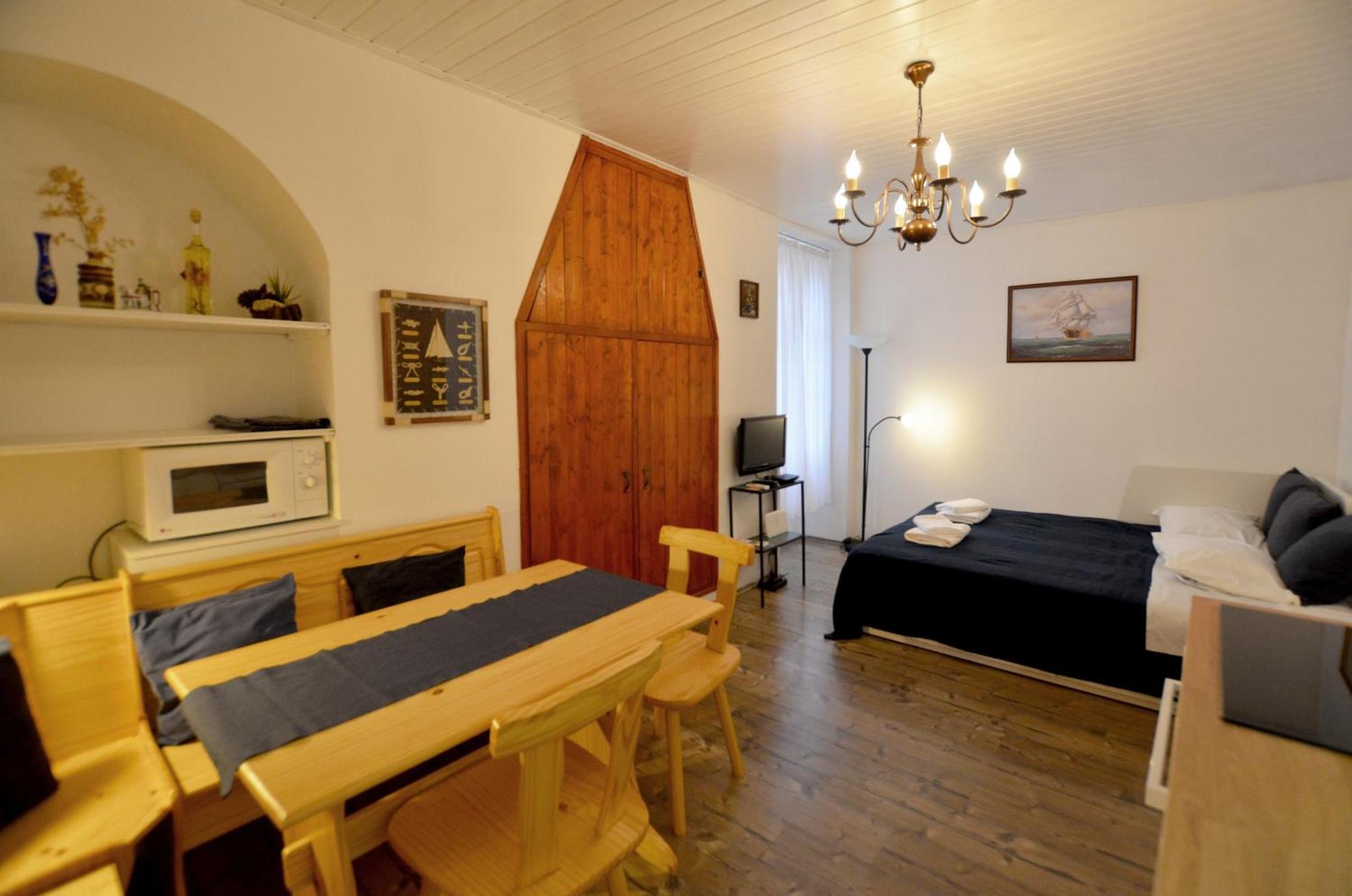Studio Apartment