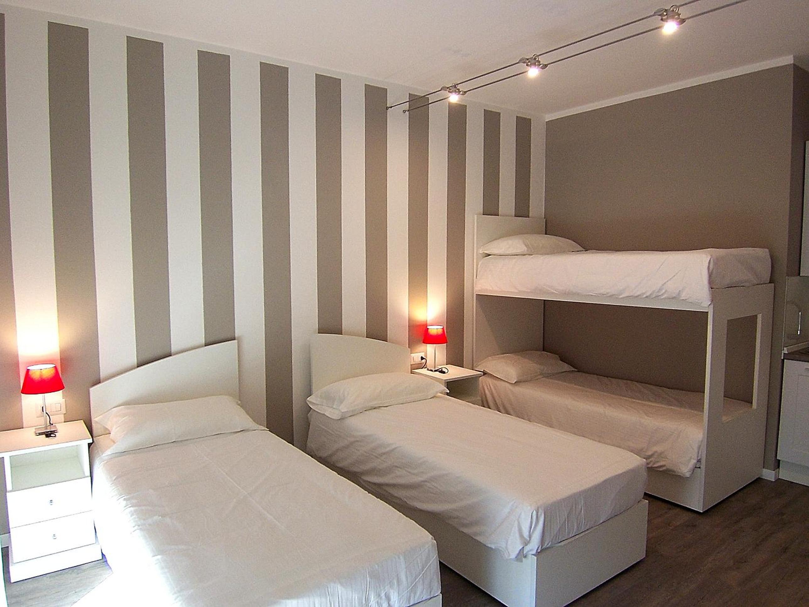 Quadruple Room with Private Bathroom photo 1