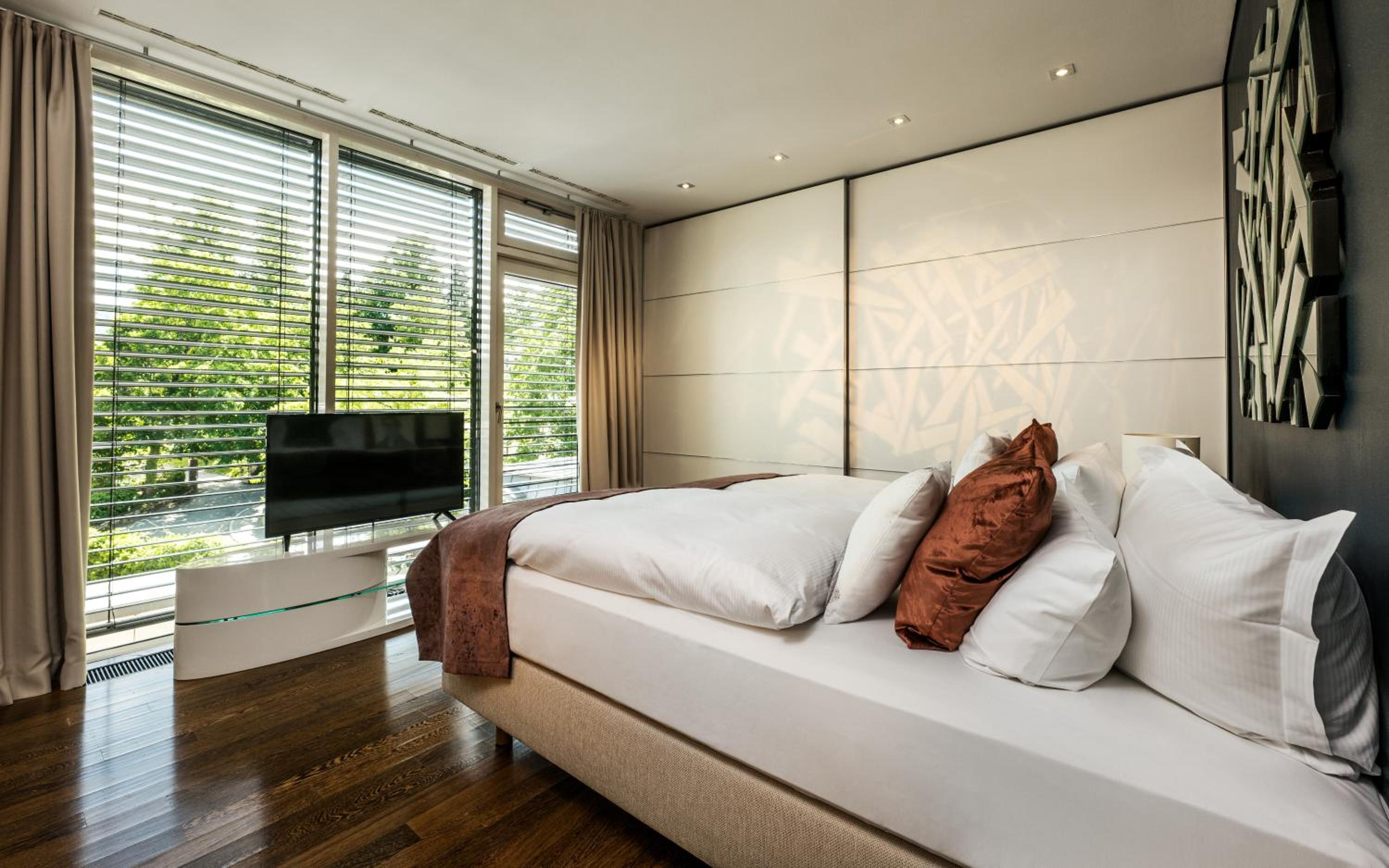 Penthouse Suite - Photo 10