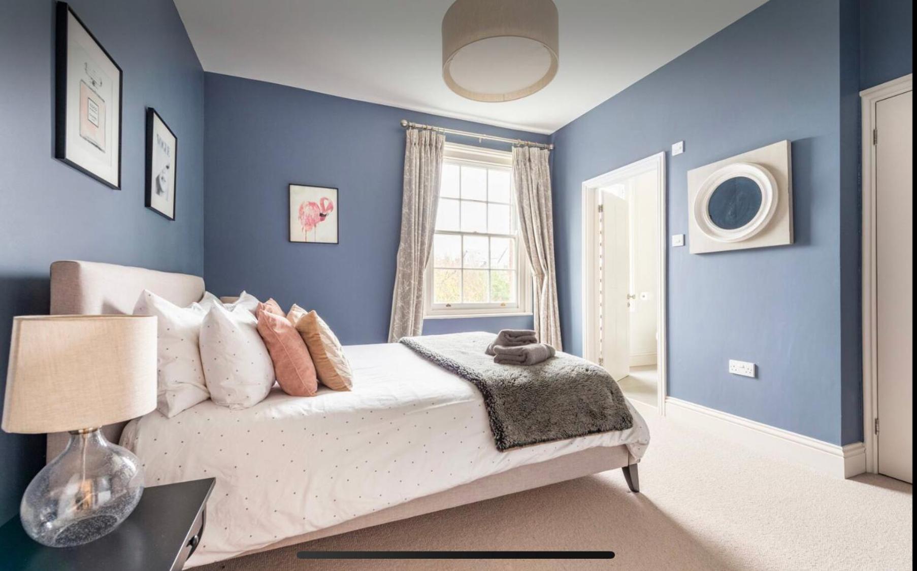 Four-Bedroom House photo 3