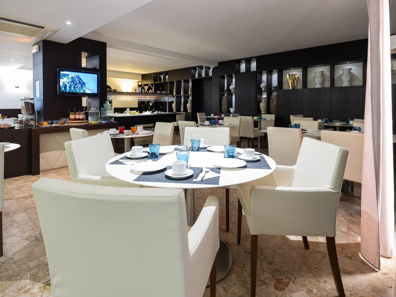 XS - Chambre Double Économique avec Vue sur Cour - Premier Prix