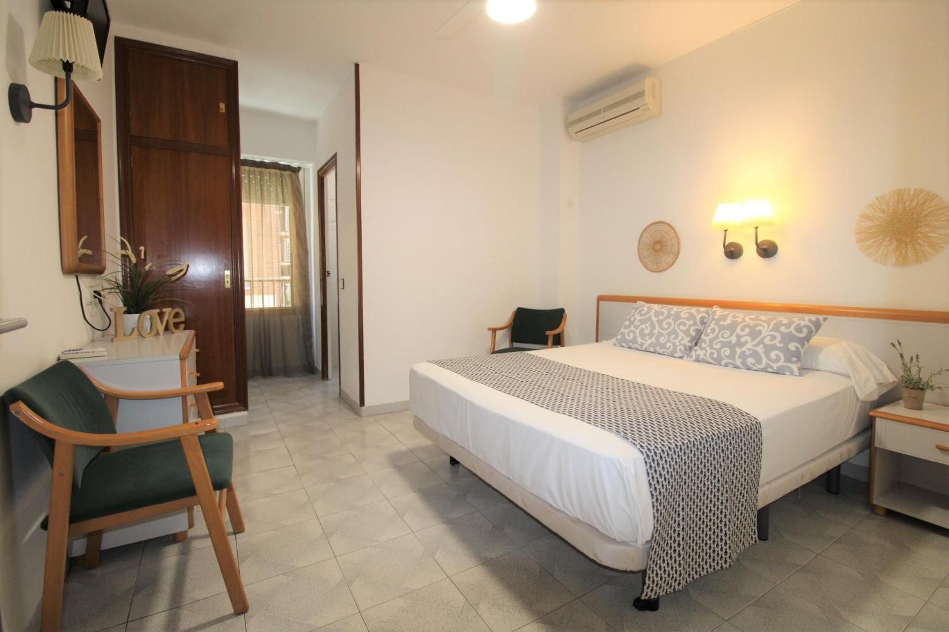 Double Room with Extra Bed photo 2