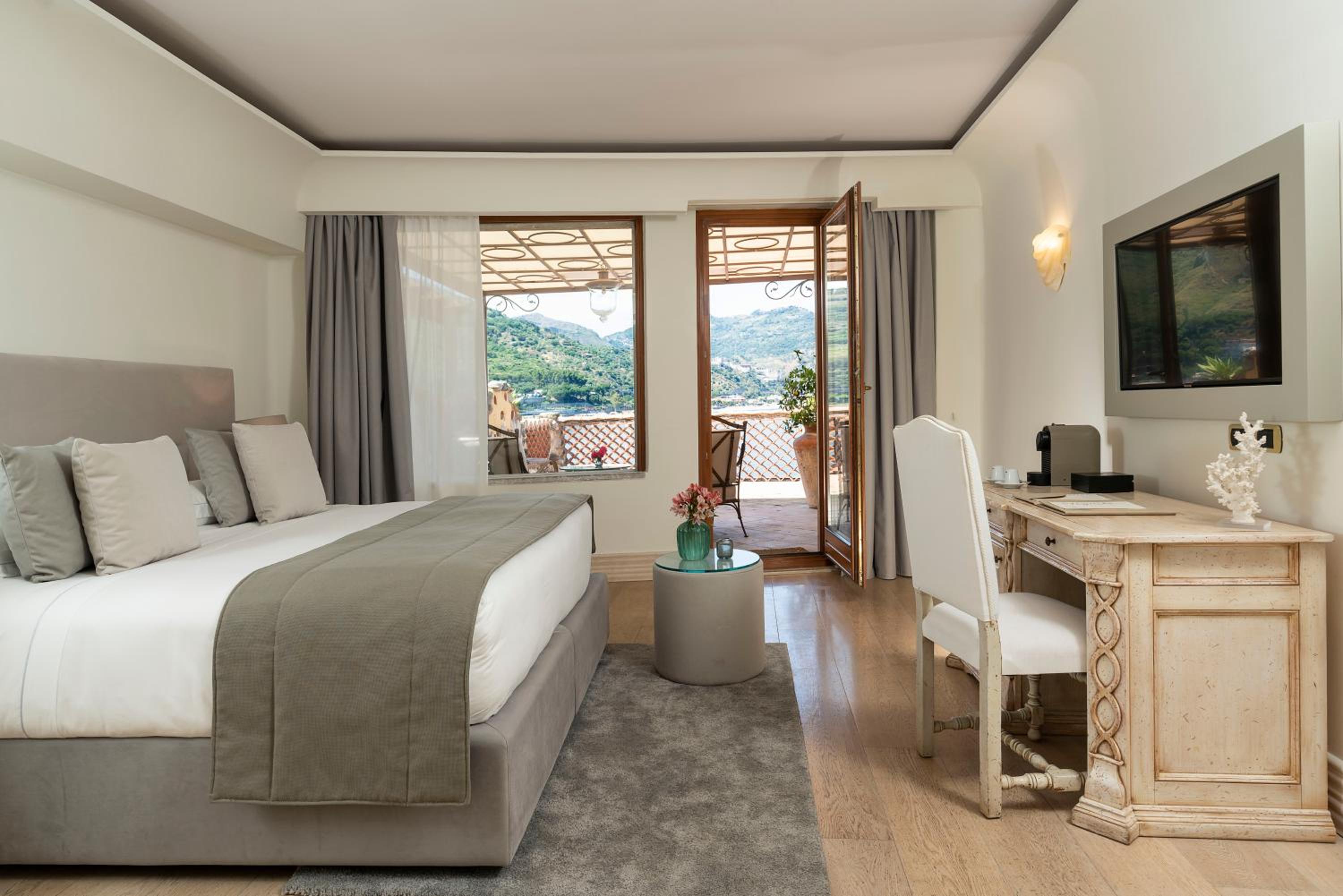 Superior Double or Twin Room with Sea View - Photo 2