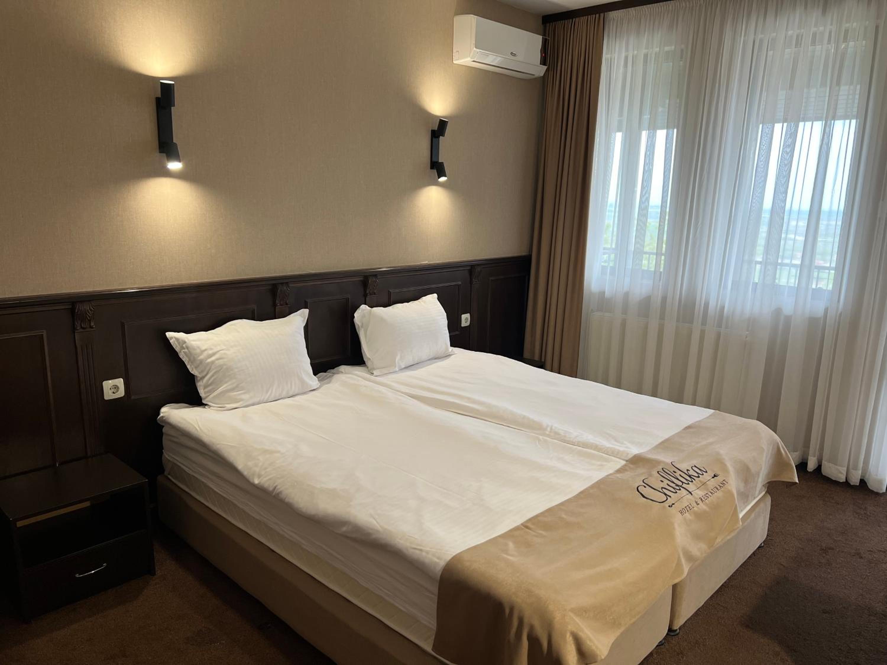 Double or Twin Room - Photo 4
