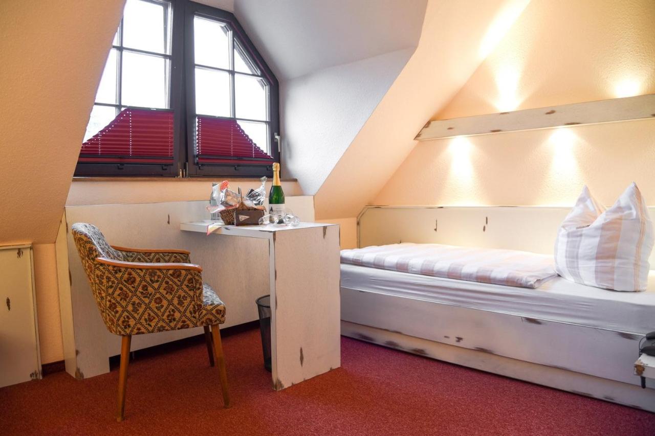 Twin Room - Photo 3