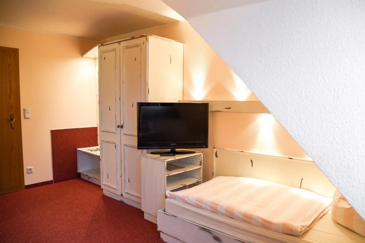 Twin Room - Photo 4