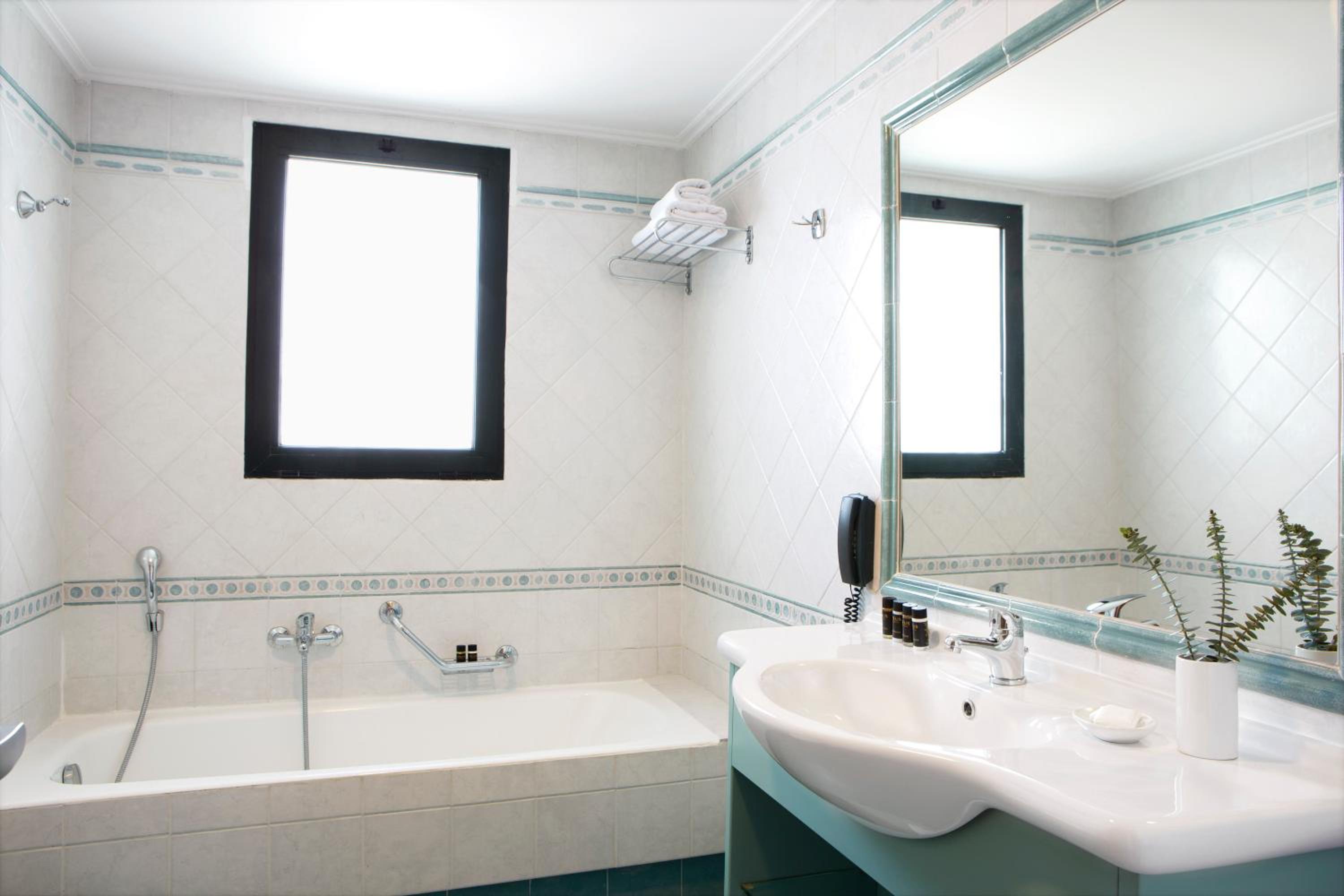 Premium Suite with Side Sea View - Photo 4