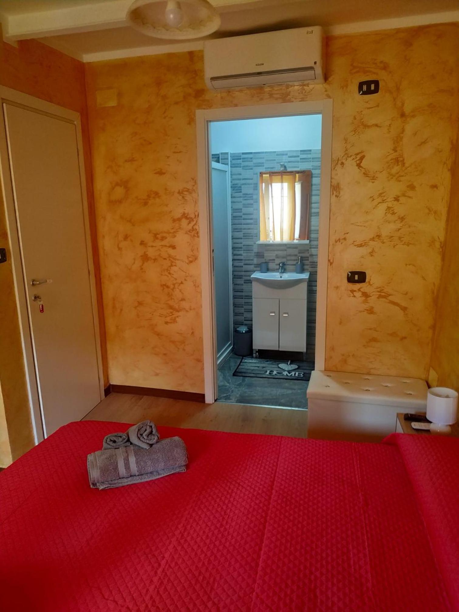 Double Room With Private Bathroom photo 2