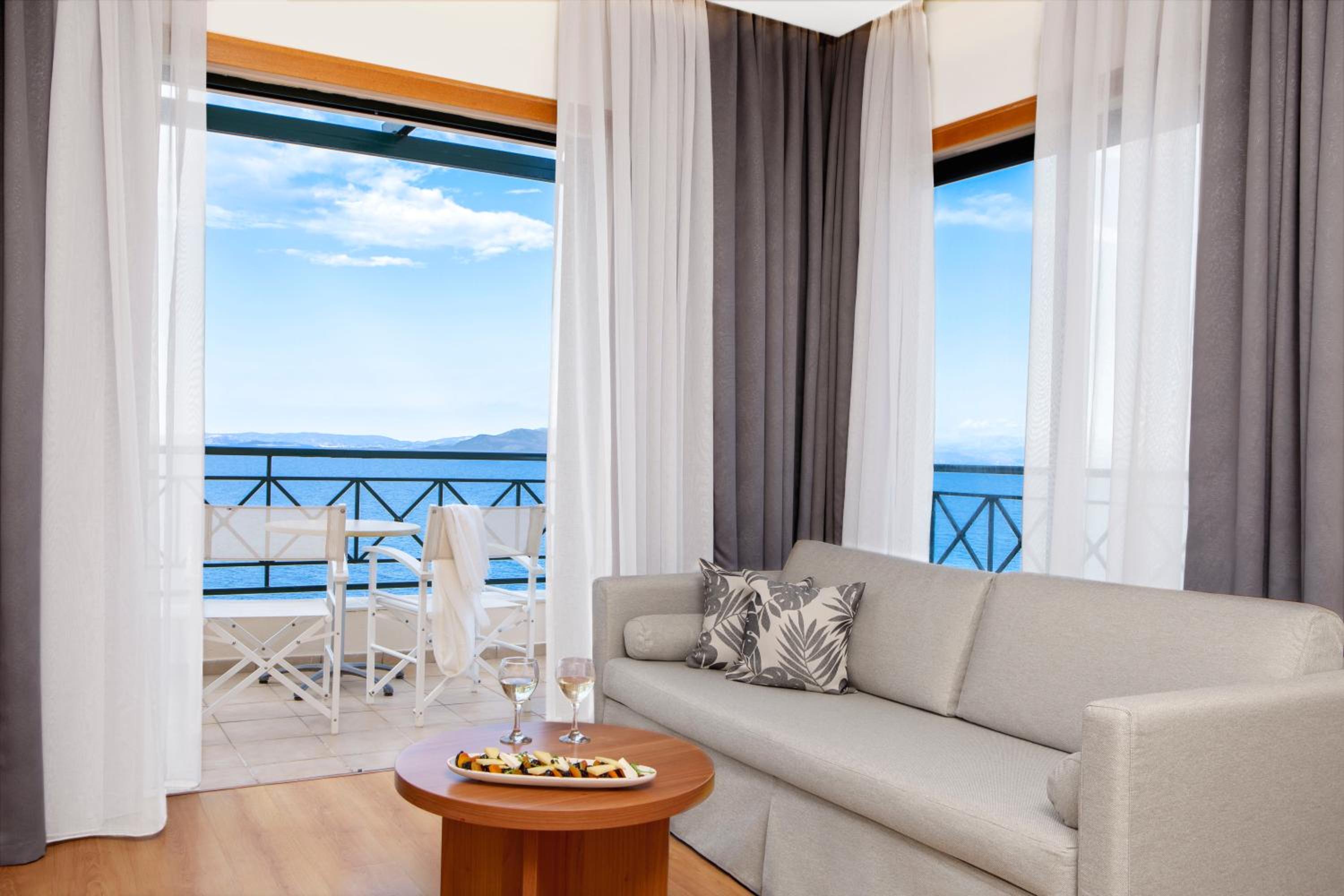 Premium Room with Sea View - Photo 4