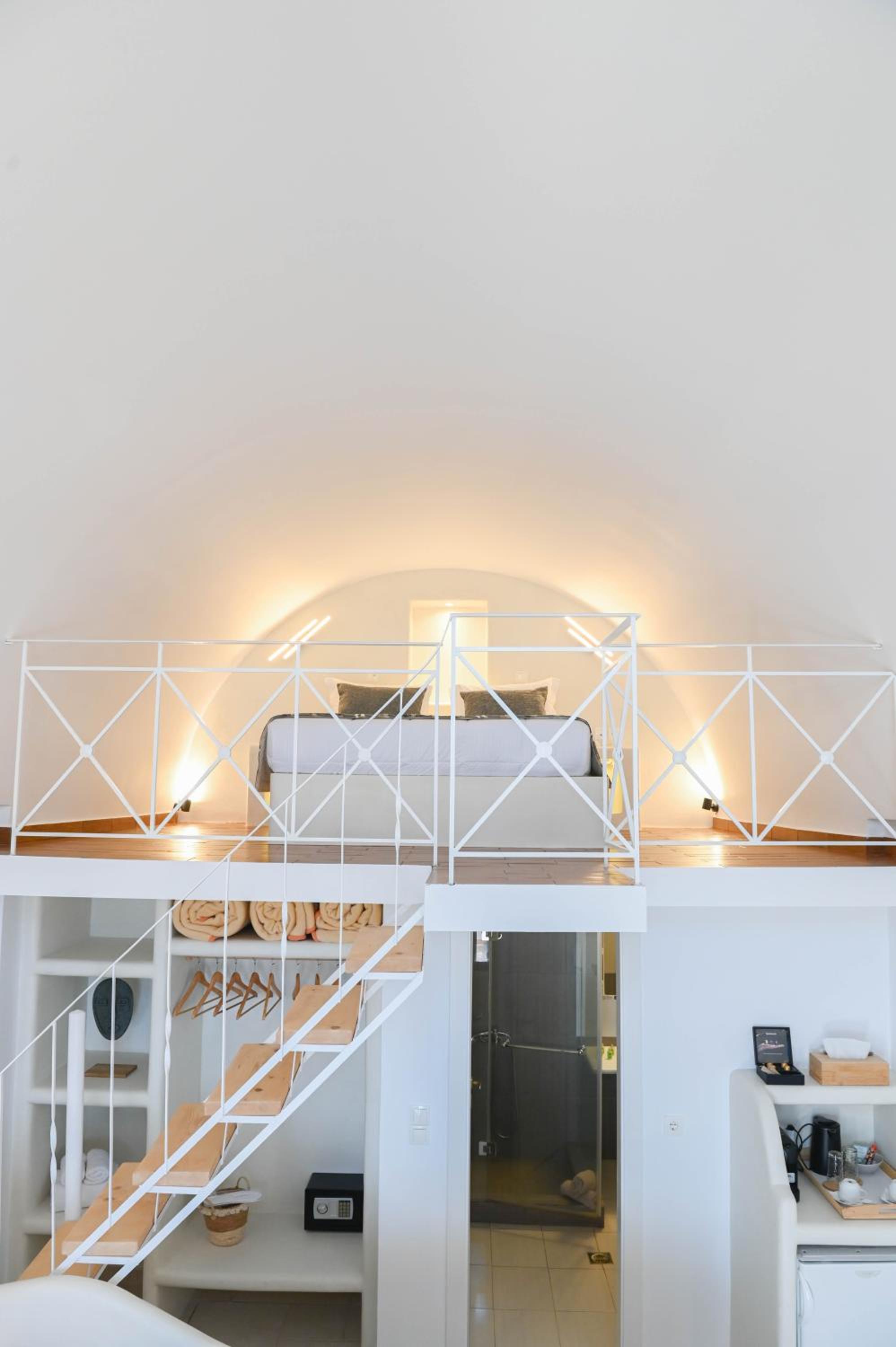 Suite with Shared Pool and Sea View - Photo 15