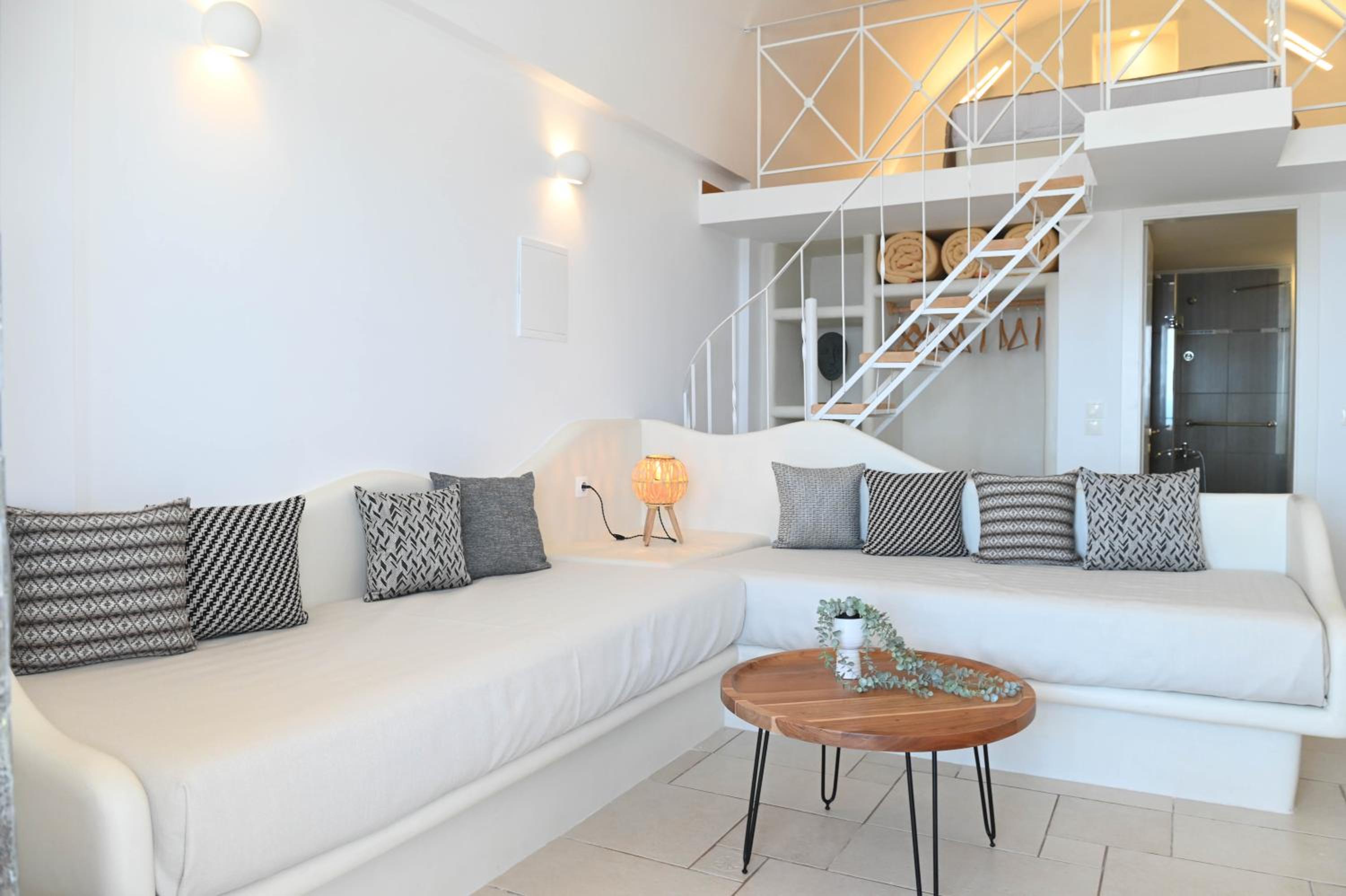 Suite with Shared Pool and Sea View - Photo 3