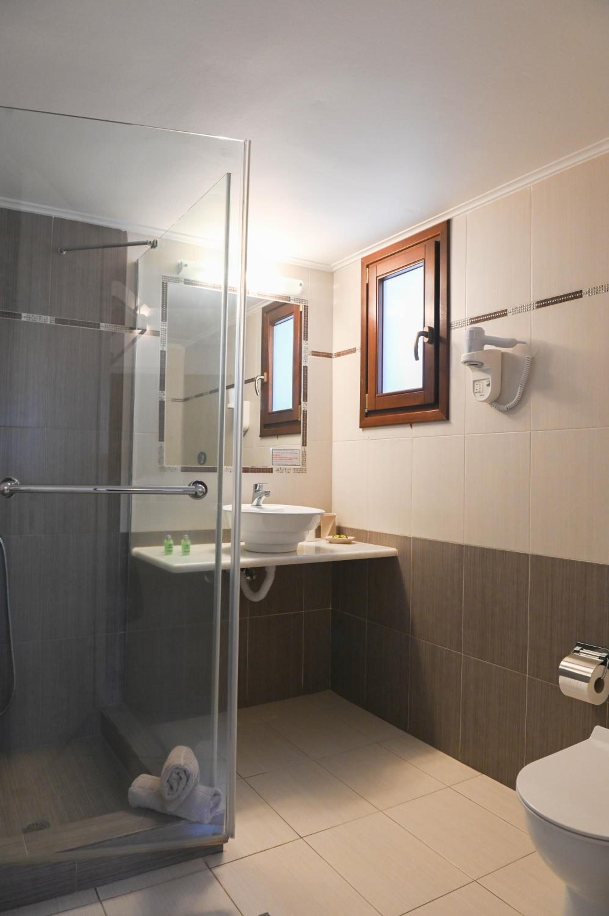Suite with Shared Pool and Sea View - Photo 16