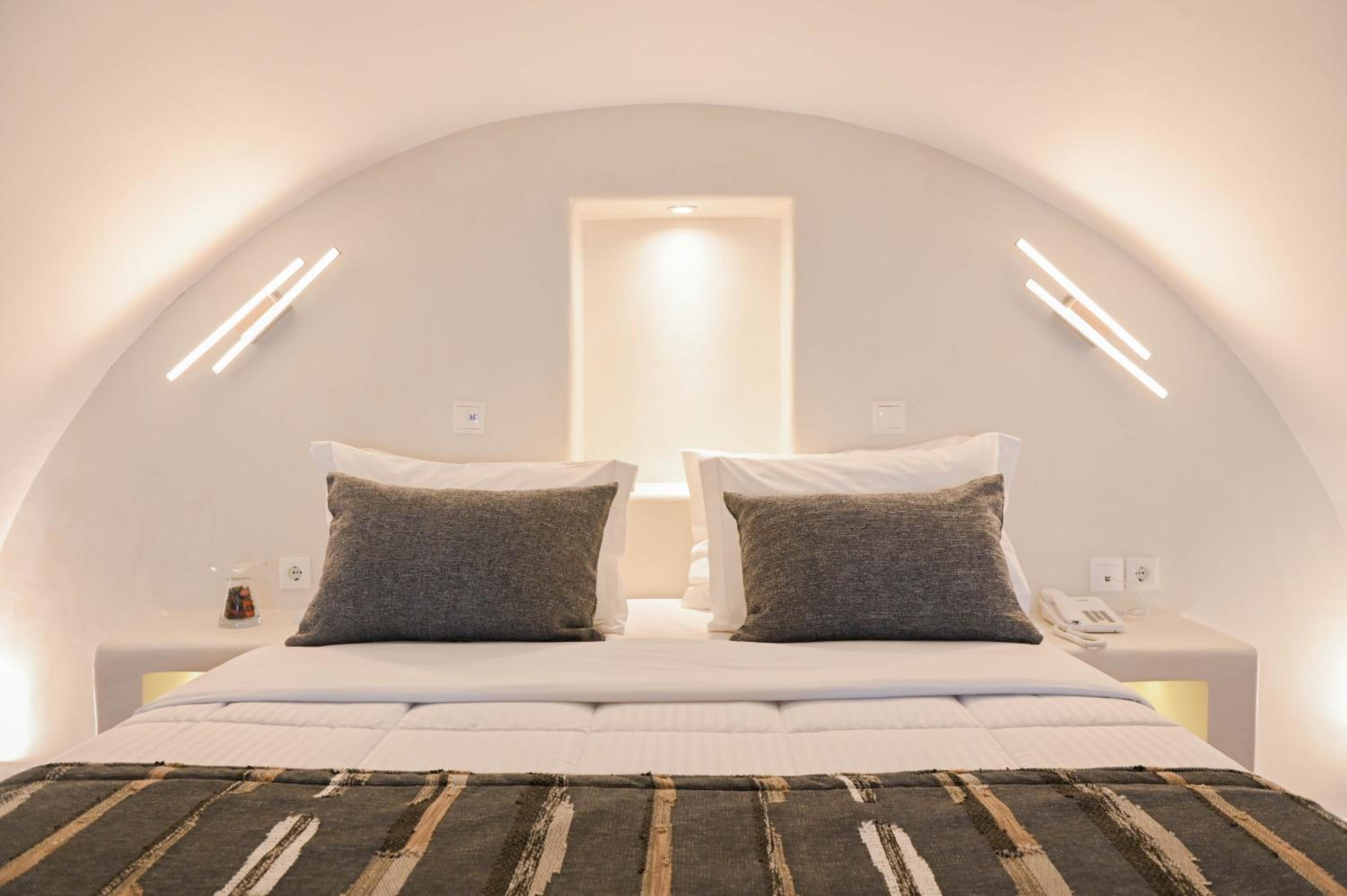 Suite with Shared Pool and Sea View - Photo 10