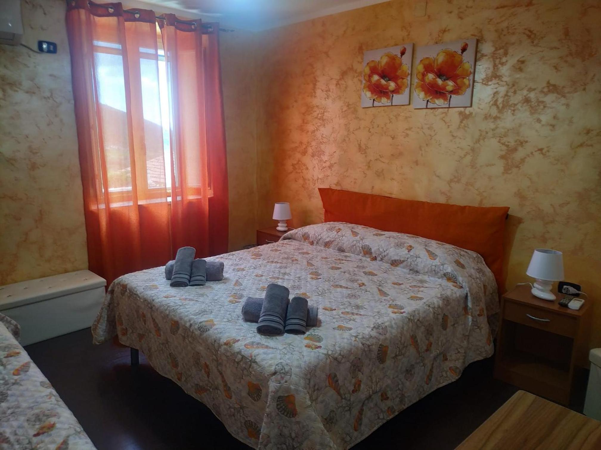 Double Room With Extra Bed photo 2
