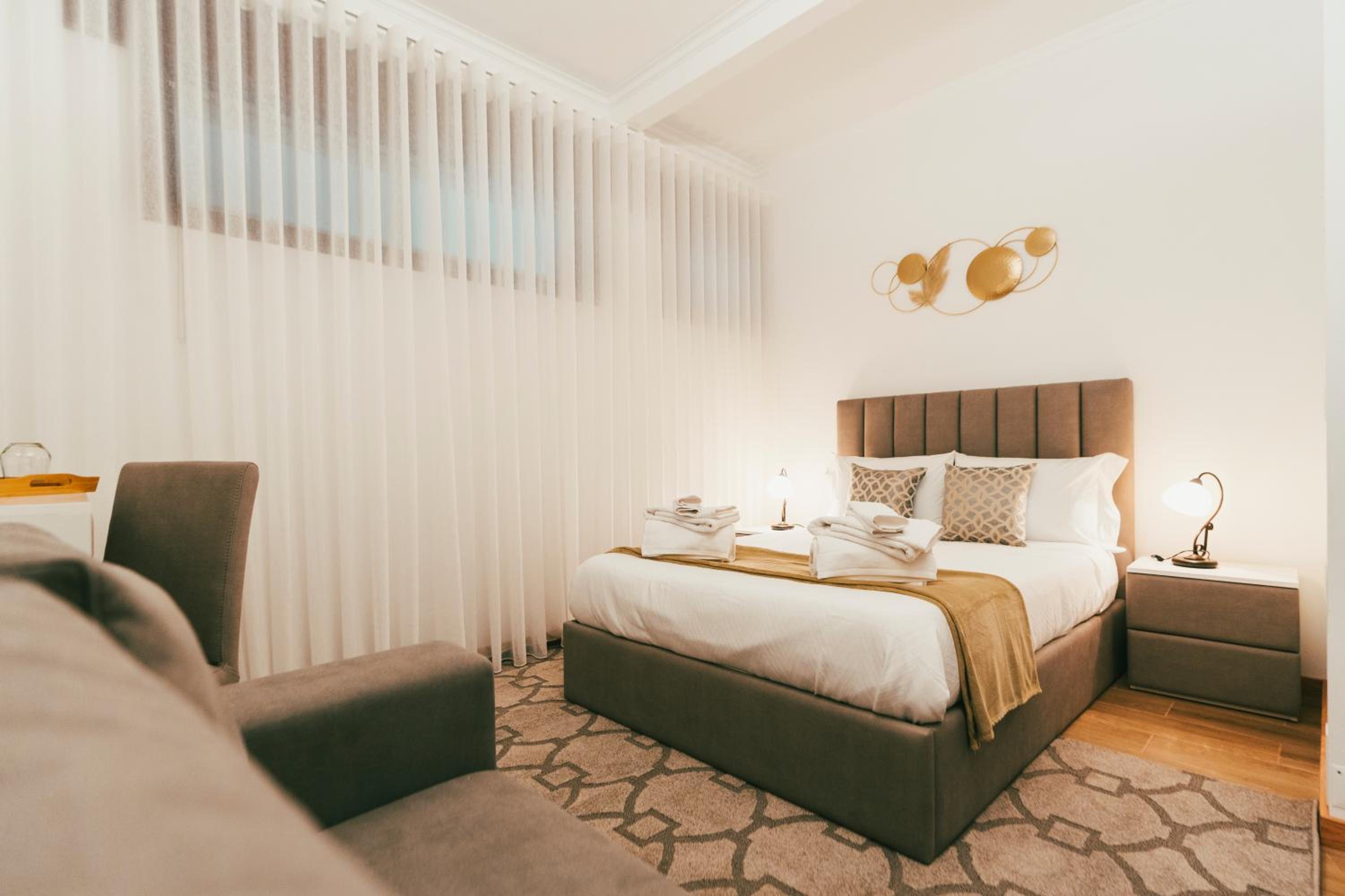 Double Room with Private Bathroom - Photo 2