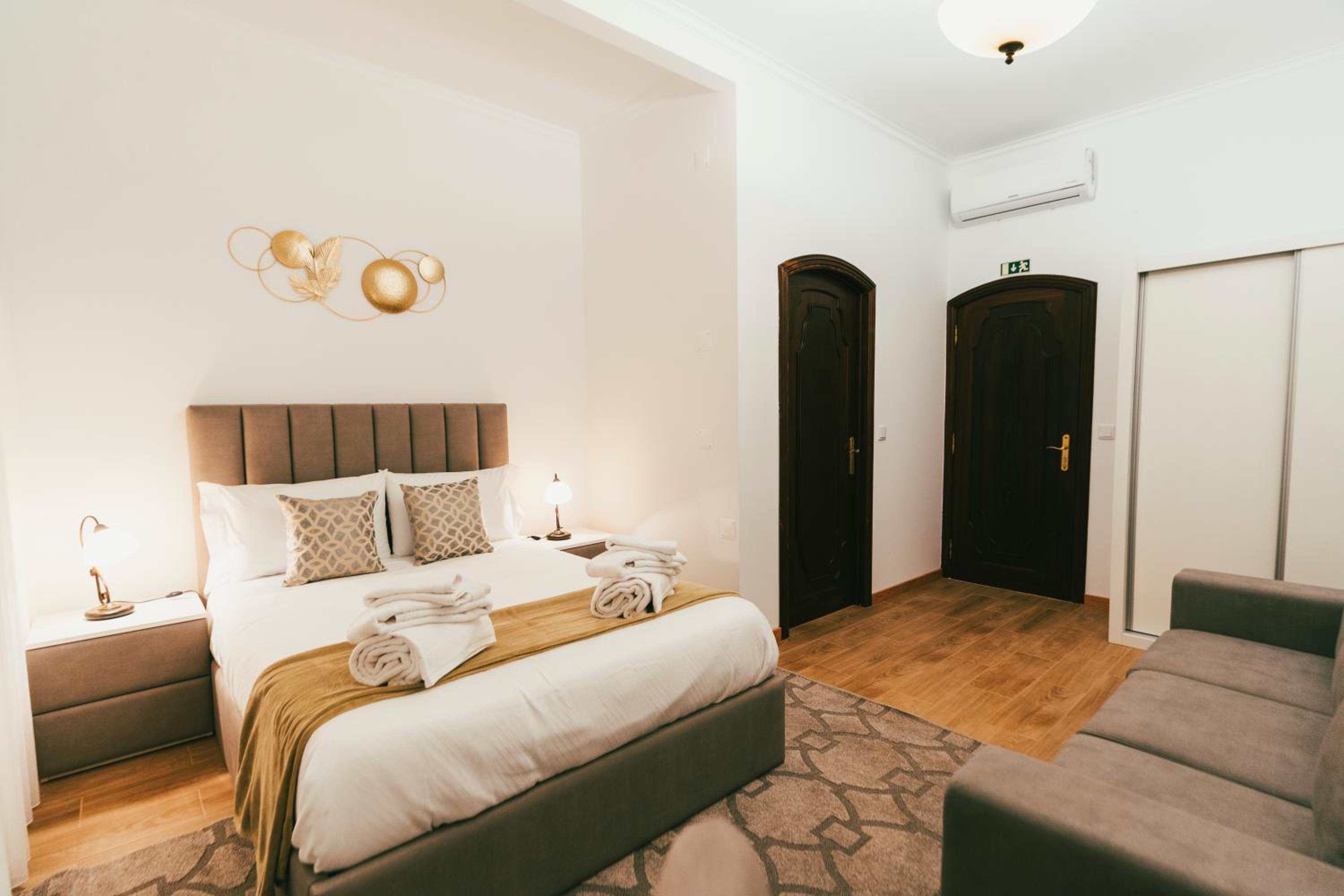 Double Room with Private Bathroom - Photo 3