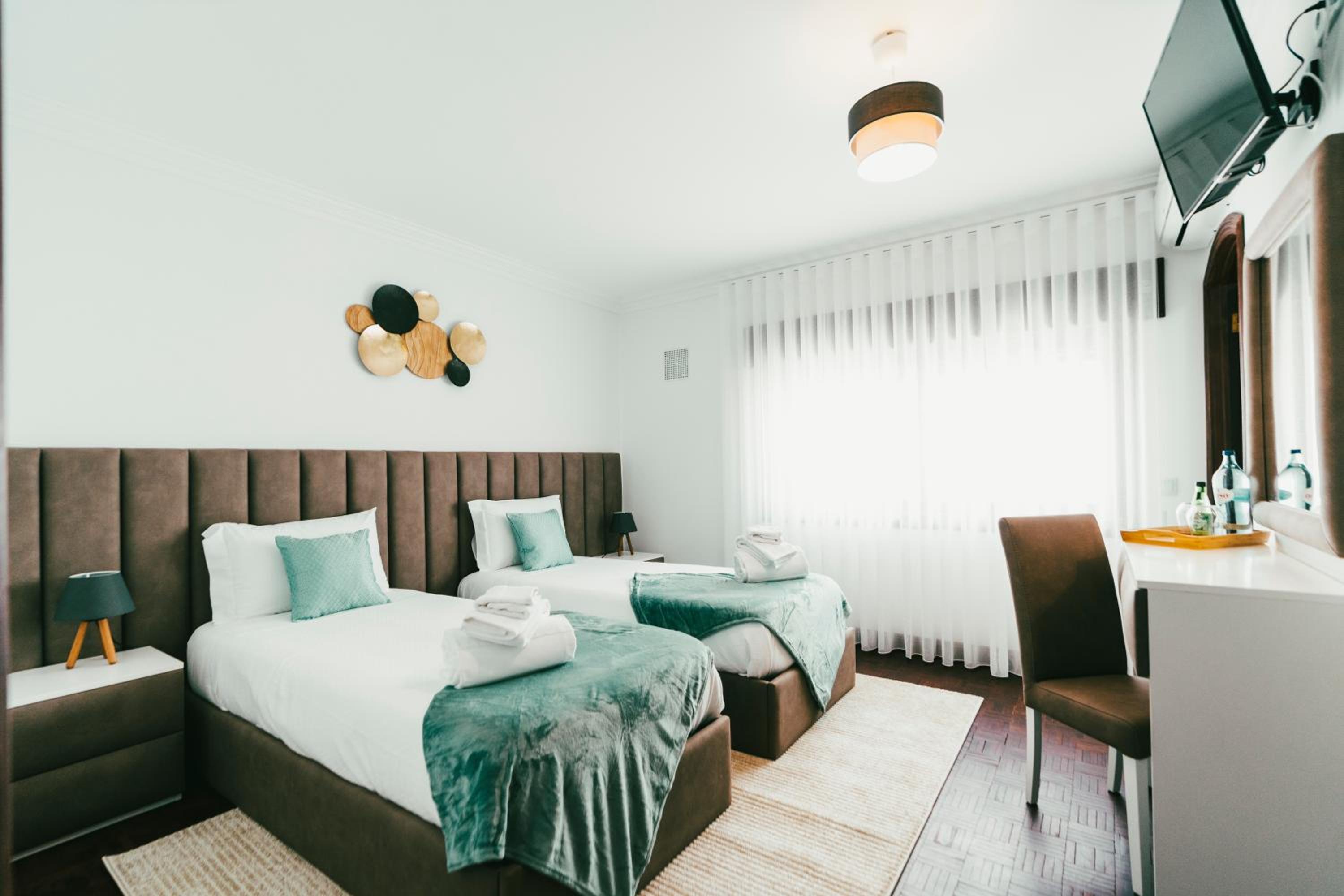 Deluxe Double or Twin Room with Pool View - Photo 3
