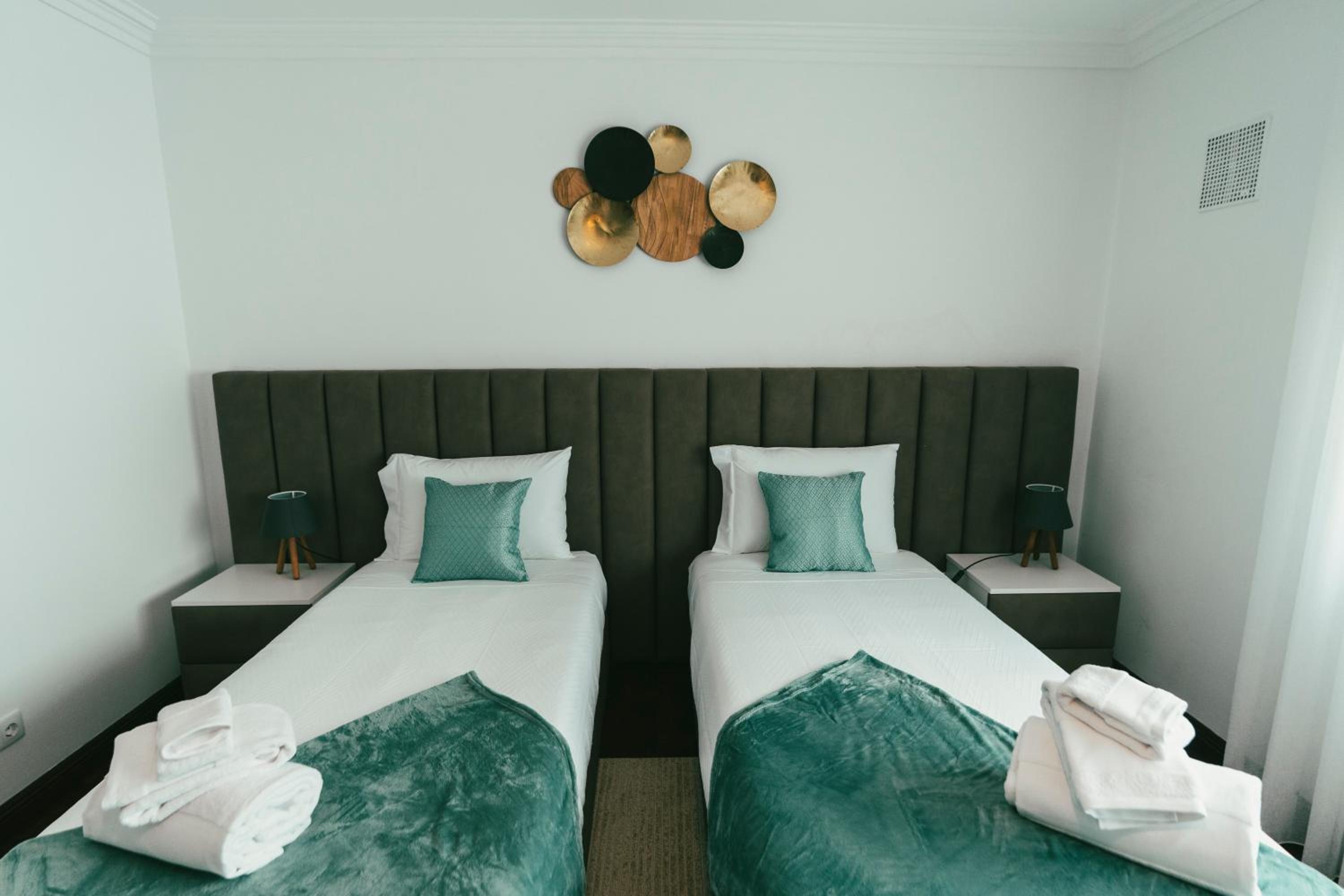 Deluxe Double or Twin Room with Pool View - Photo 4