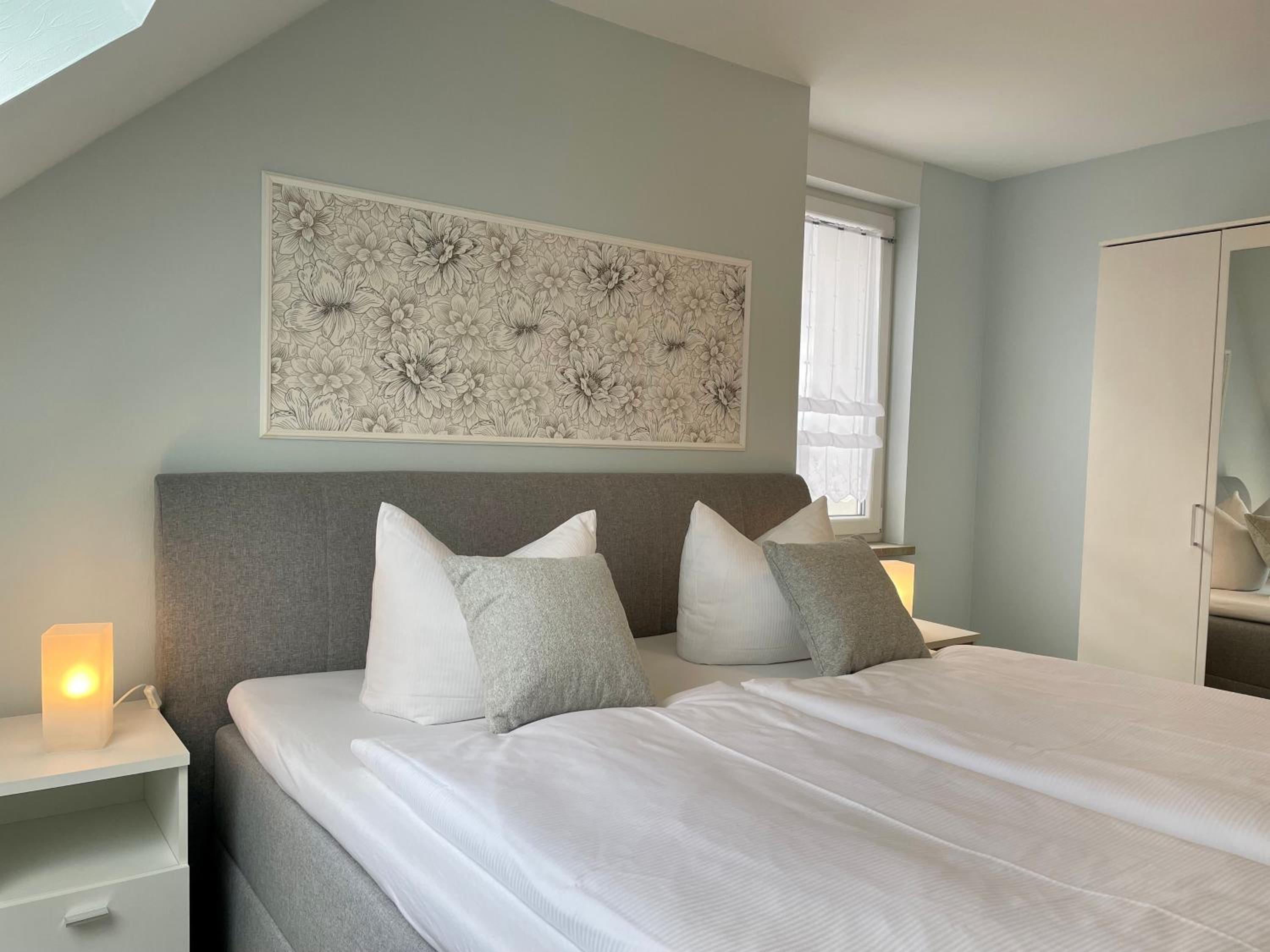 One-Bedroom Apartment with Shower photo 1