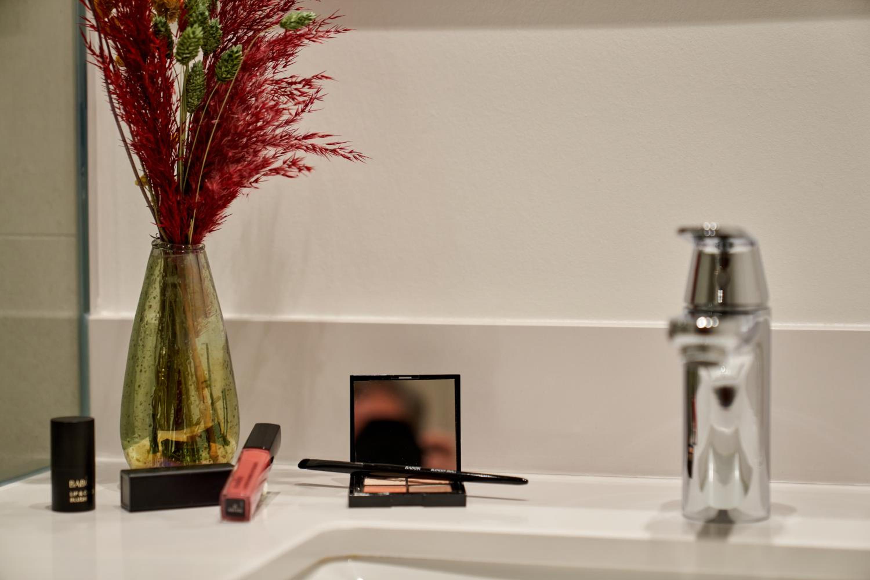 Deluxe Suite - Photo 8