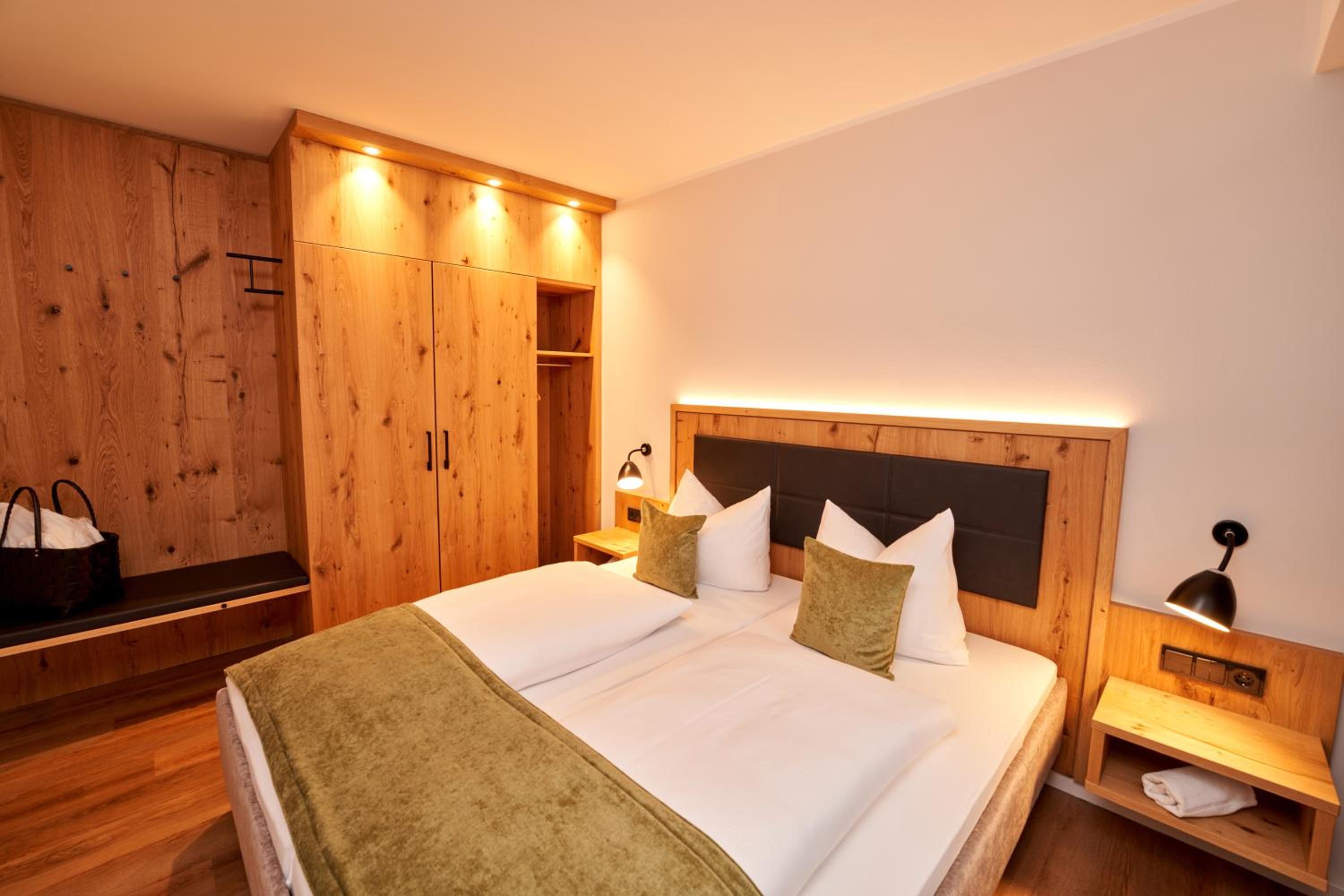 Deluxe Suite - Photo 7