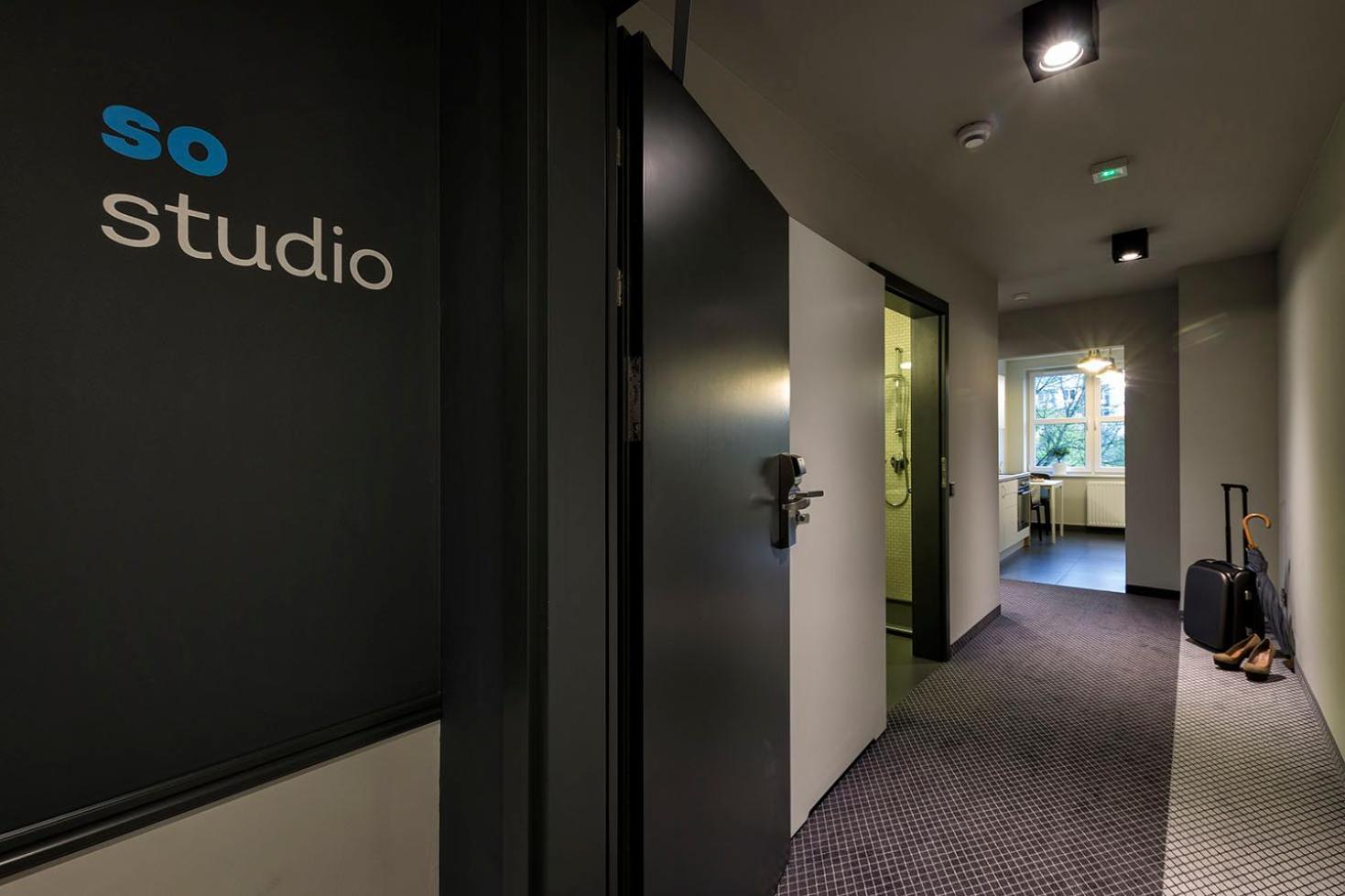 Studio photo 1