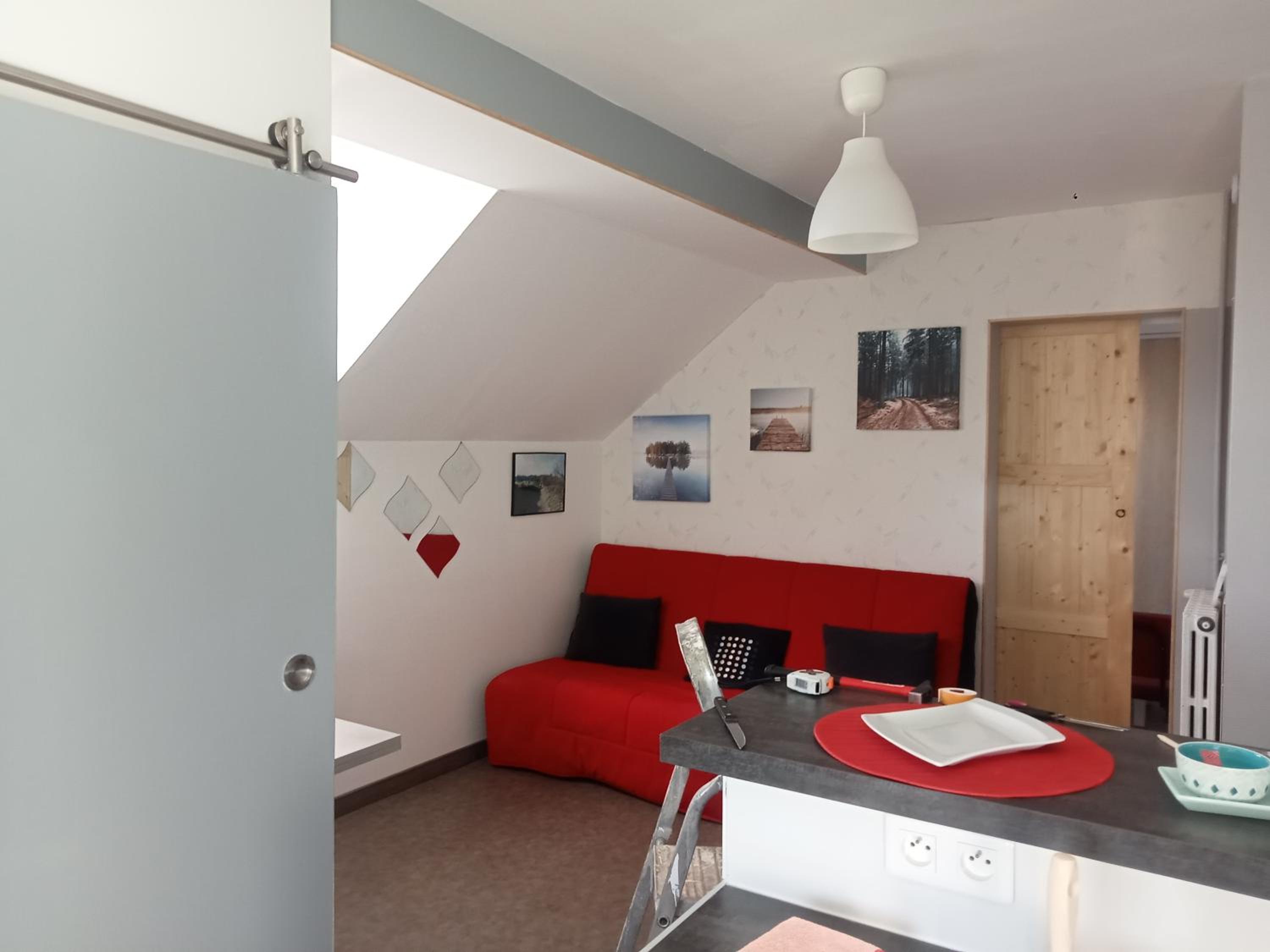 One-Bedroom Apartment - Photo 3