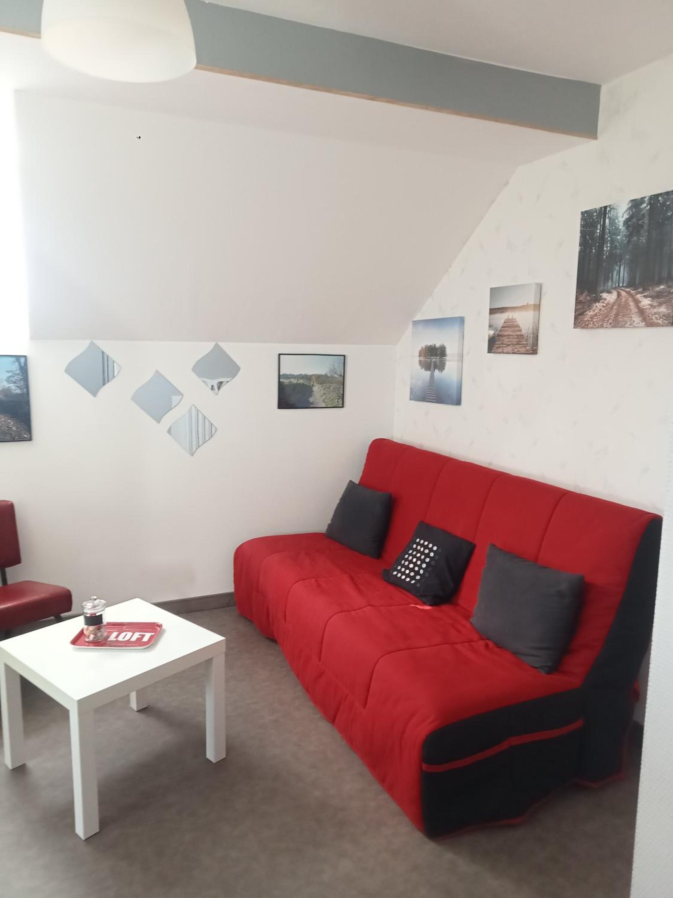 One-Bedroom Apartment - Photo 4