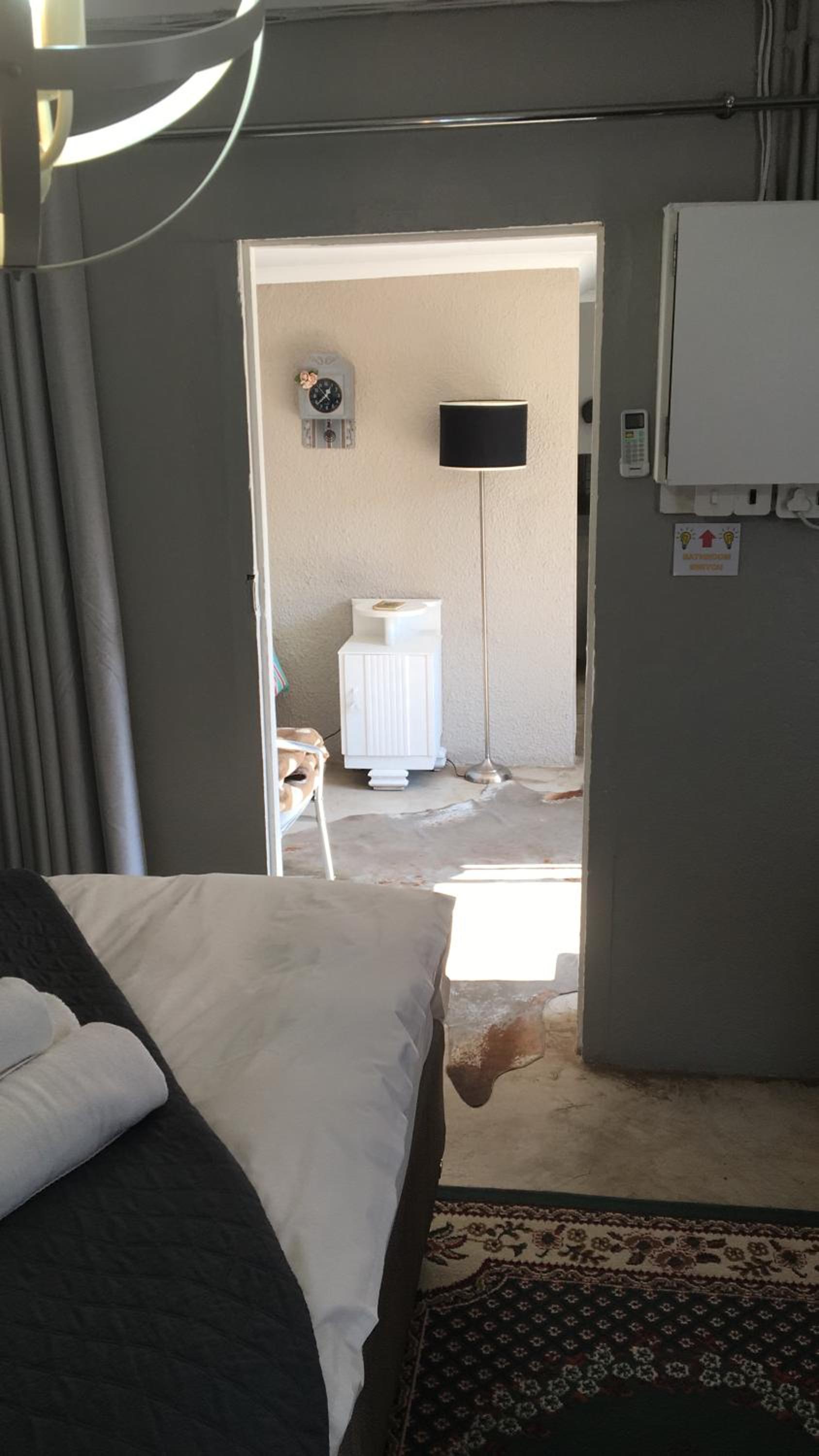 Deluxe Queen Suite - Photo 17