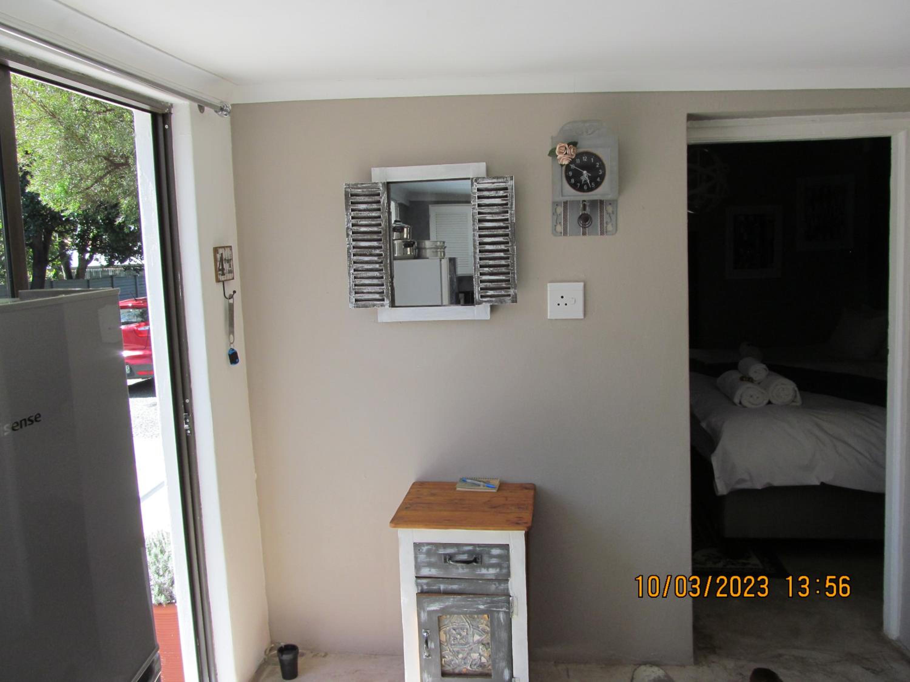 Deluxe Queen Suite - Photo 3