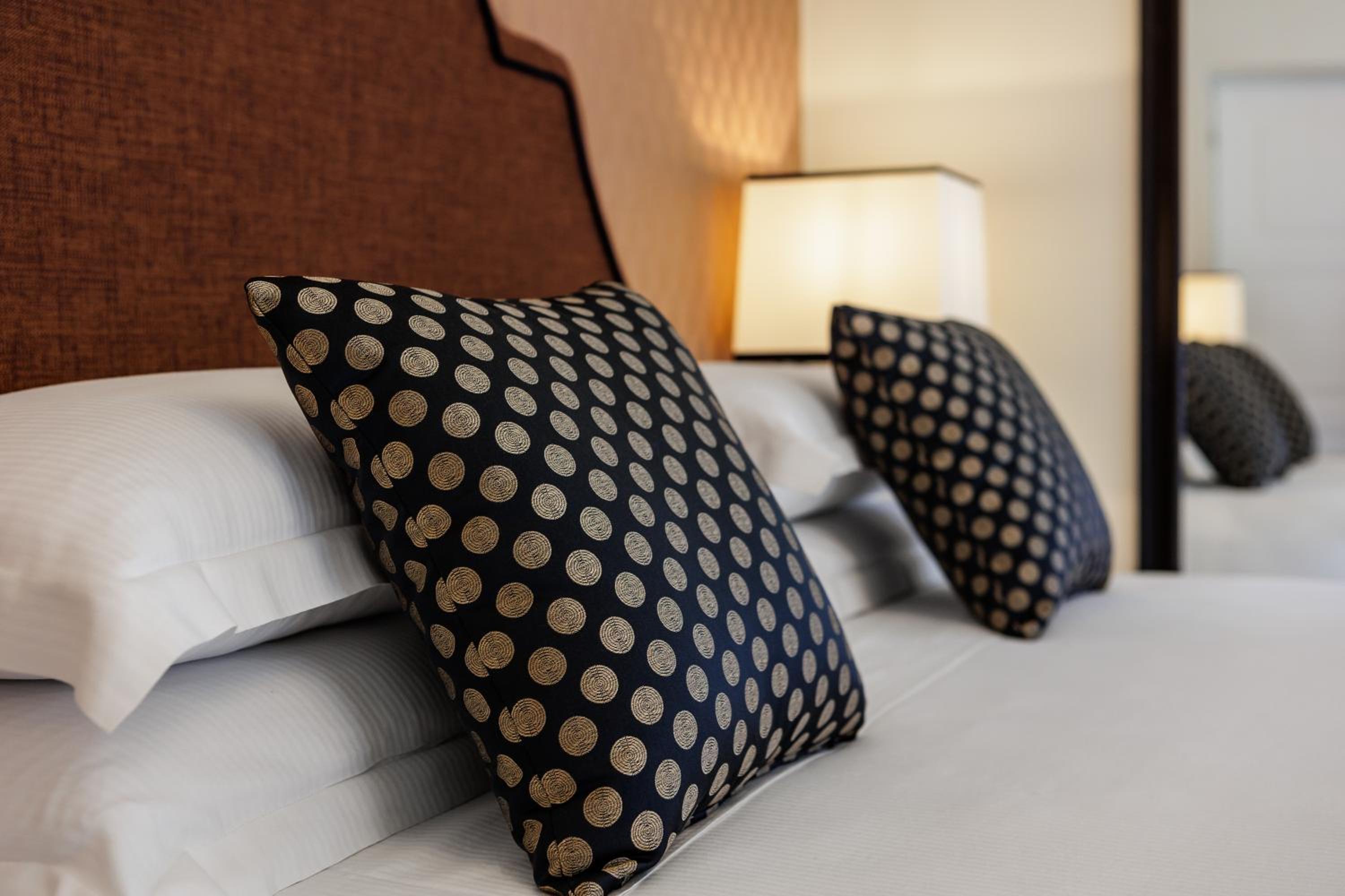Deluxe King Room photo 1