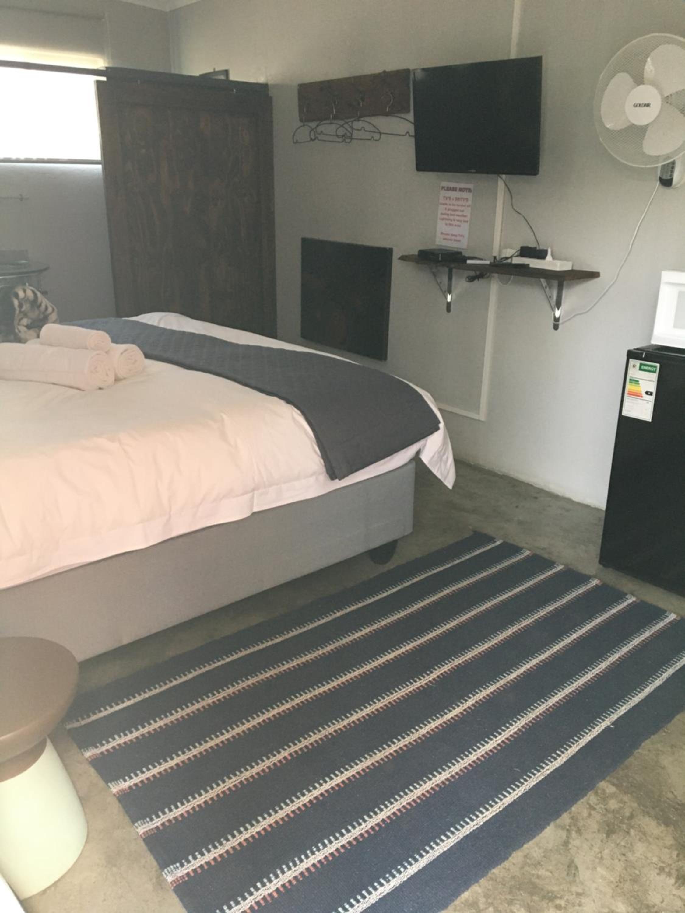 Deluxe King Room - Photo 10