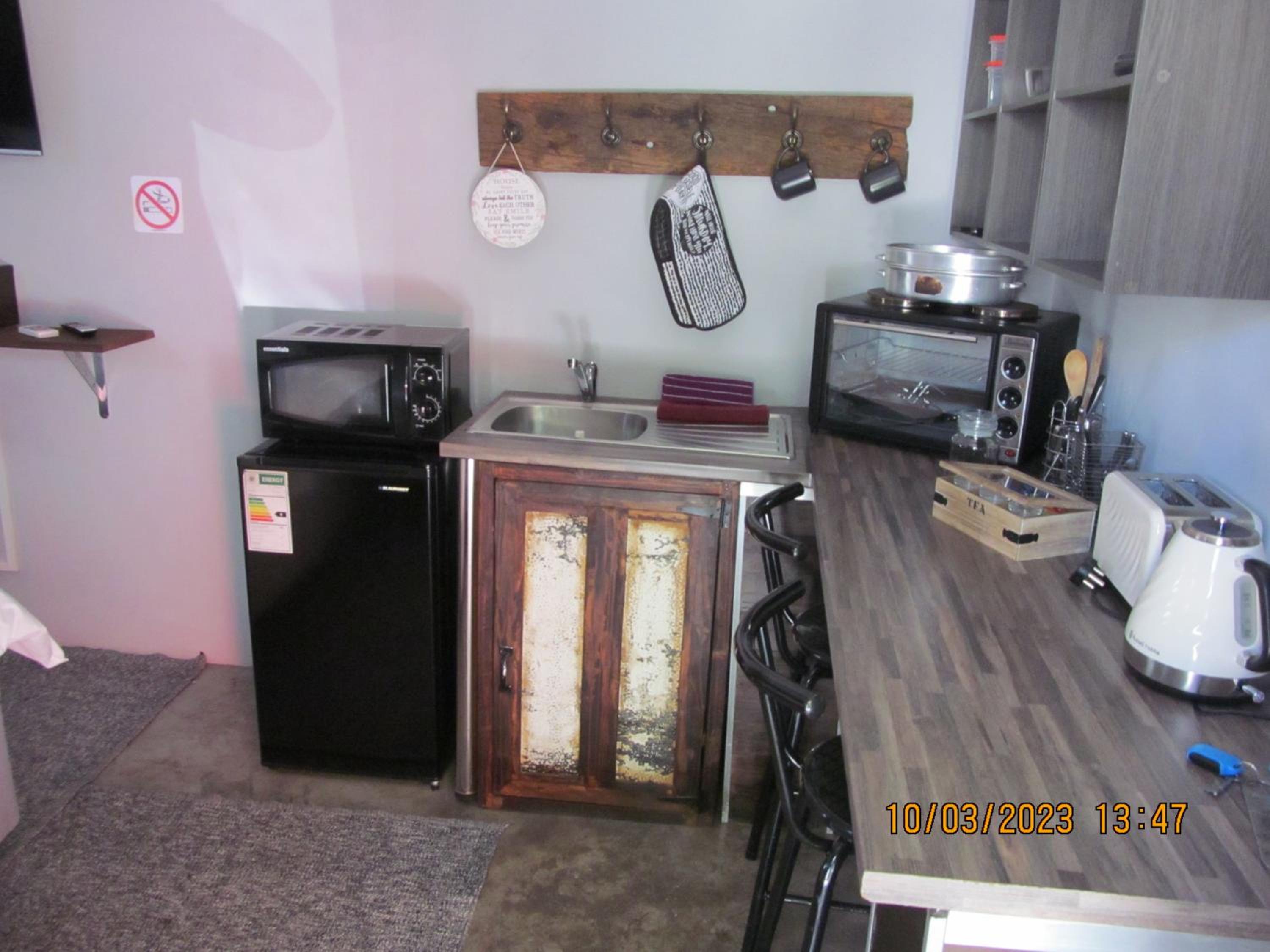 Deluxe King Room - Photo 16