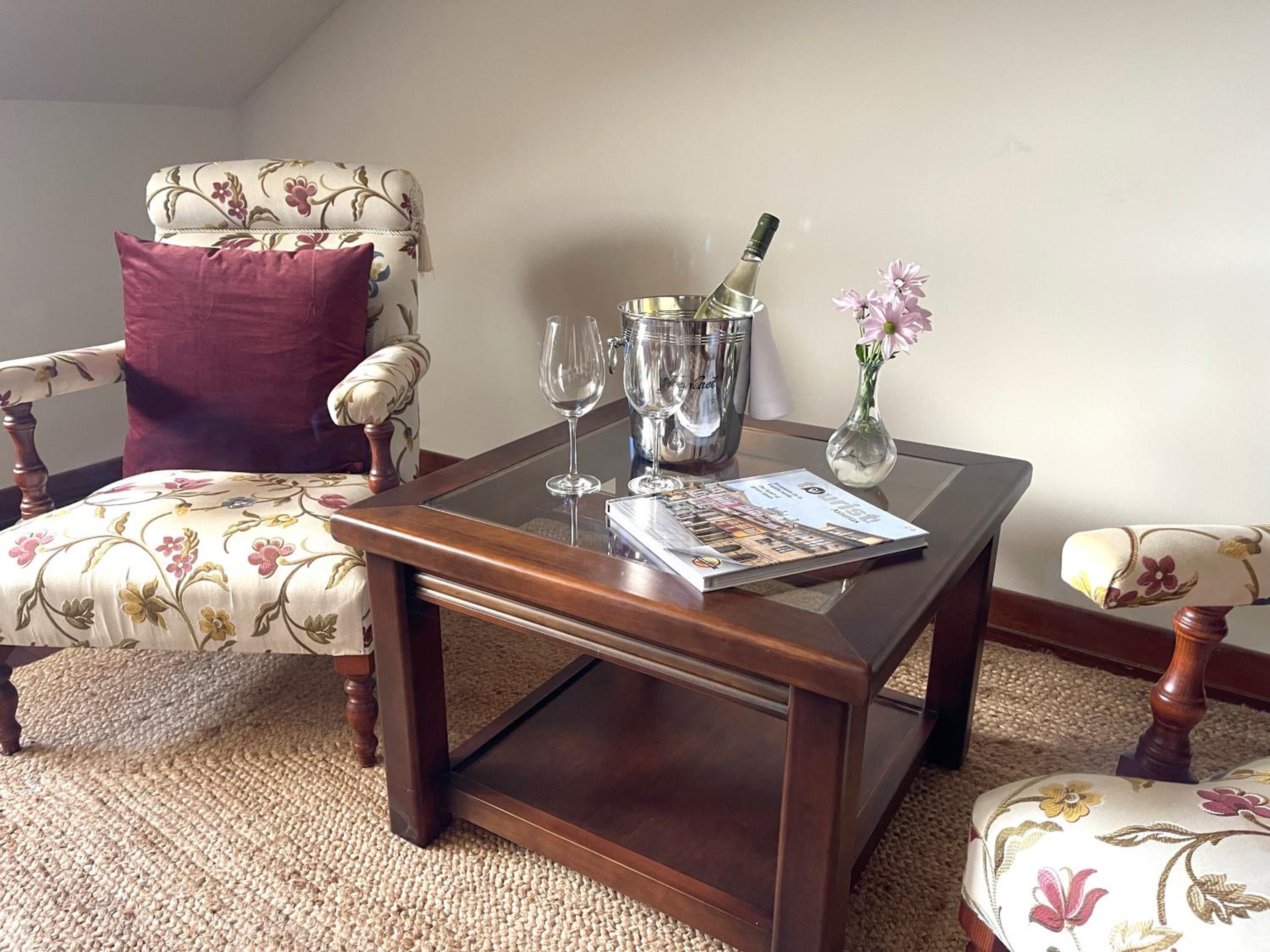 Suite with Hot Tub photo 3