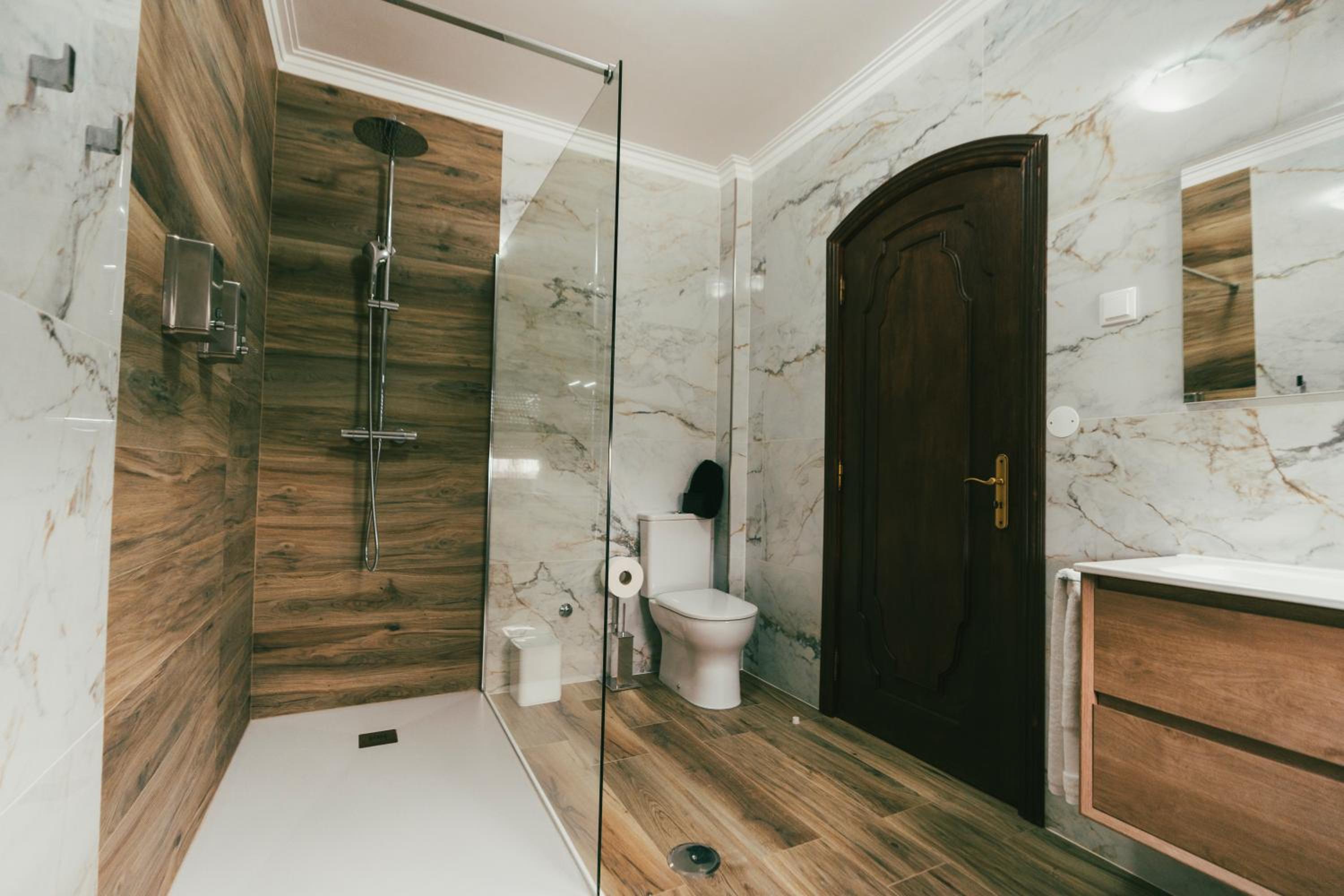 Double Room with Private Bathroom - Photo 5