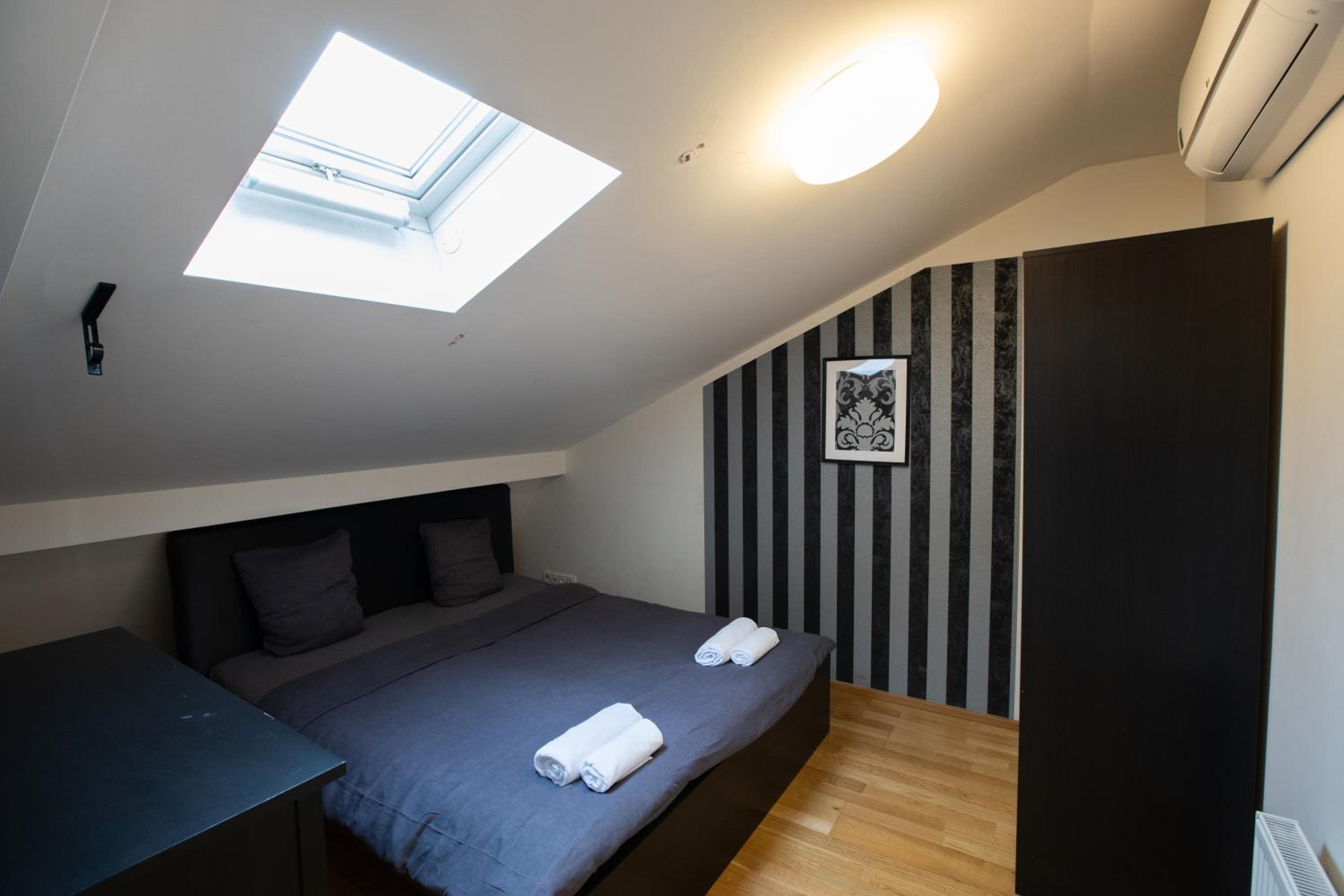 Four-Bedroom Apartment with Terrace (12 Adults)