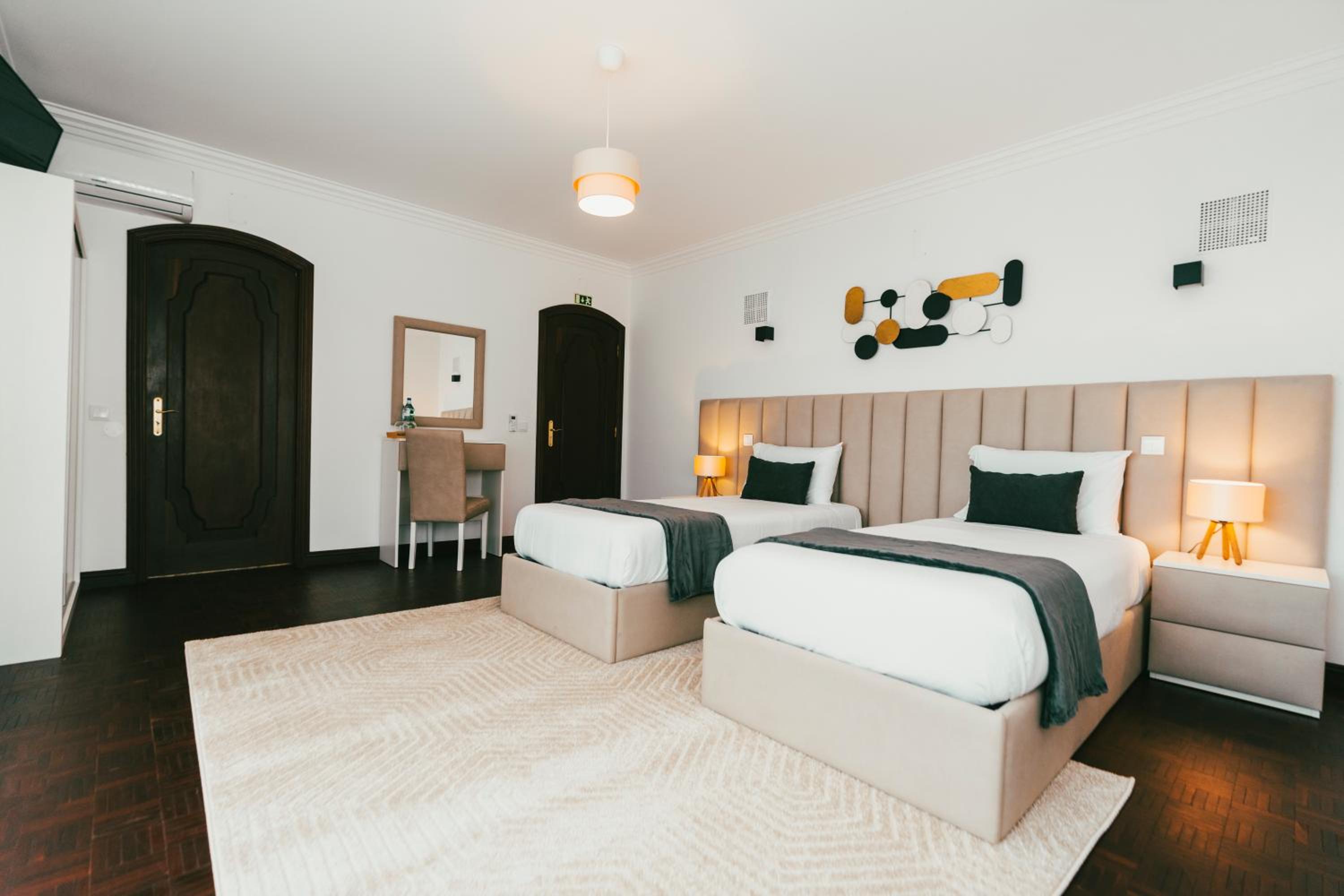 Double or Twin Room with View - Photo 3