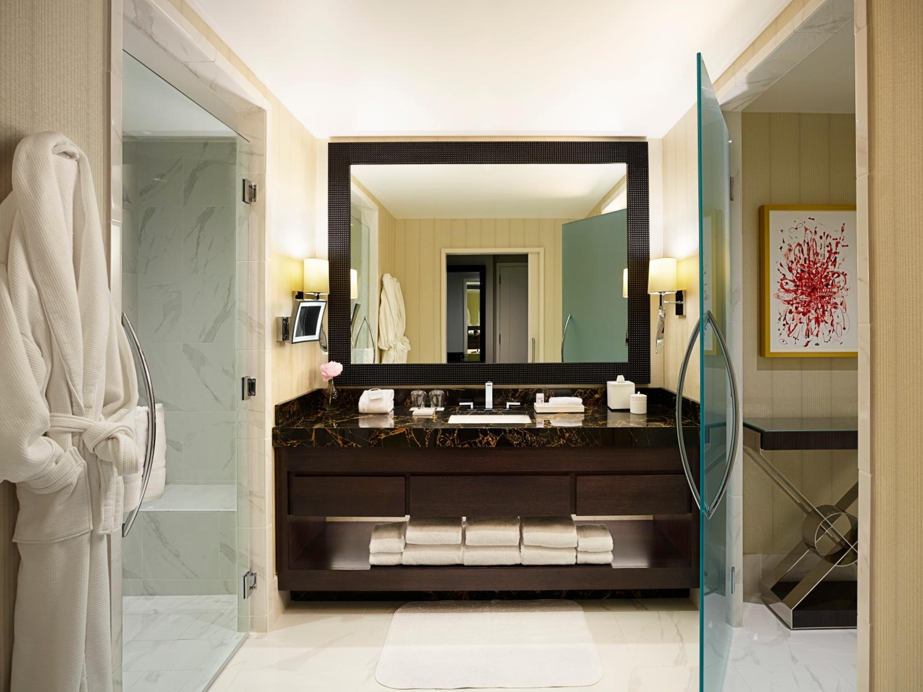 Deluxe King Room - Photo 3