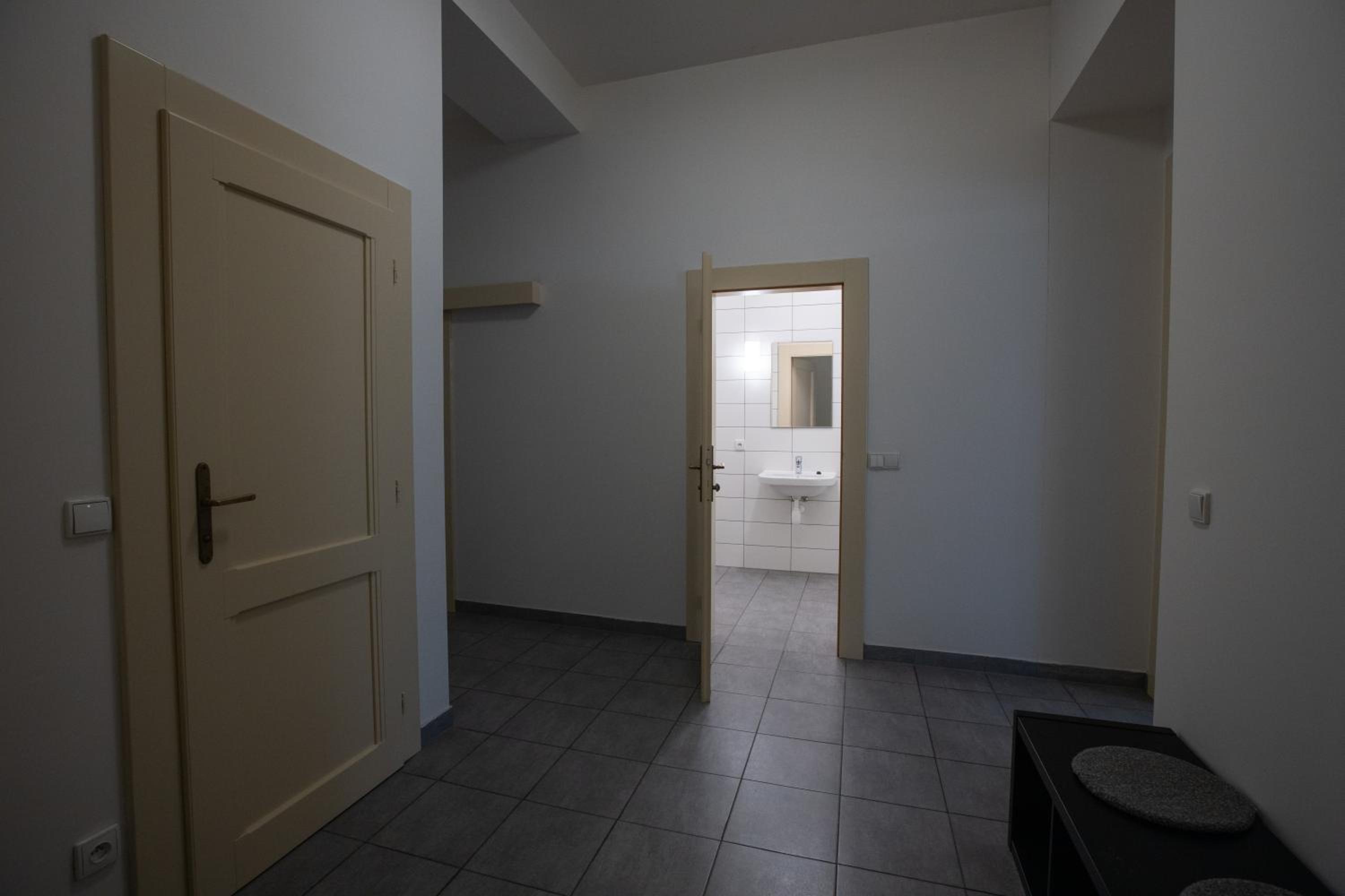 Two-Bedroom Apartment thumbnail 5