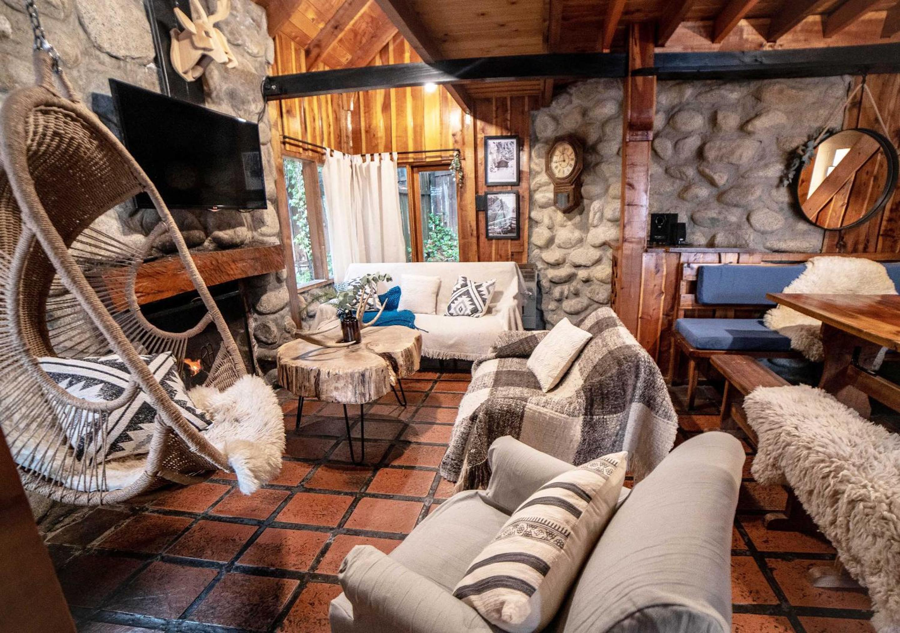 Bungalow (8 Adults)