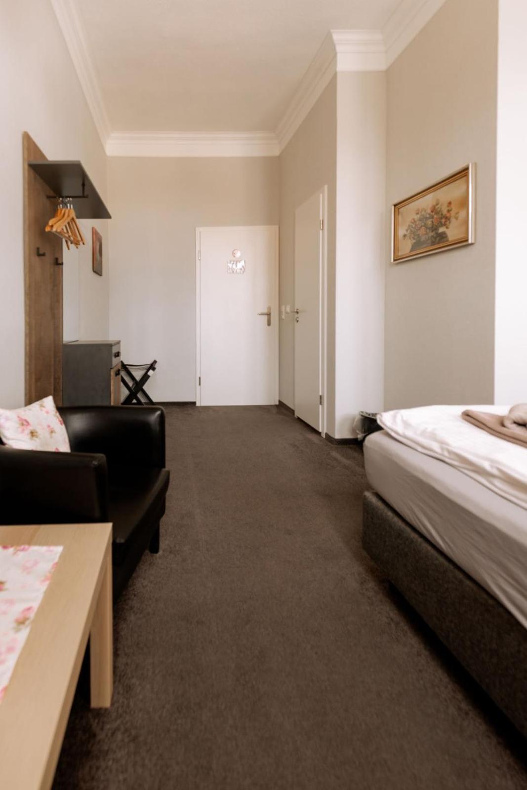 Double Room with Private Bathroom photo 3